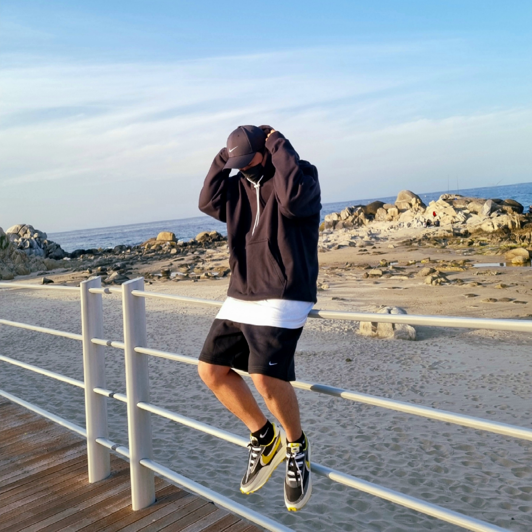 Nike NRG Solo Swoosh Fleece Hoodie Black White - Asia, Nike x Sacai x Undercover LDWaffle Black Bright Citron 착용 스타일 - 1