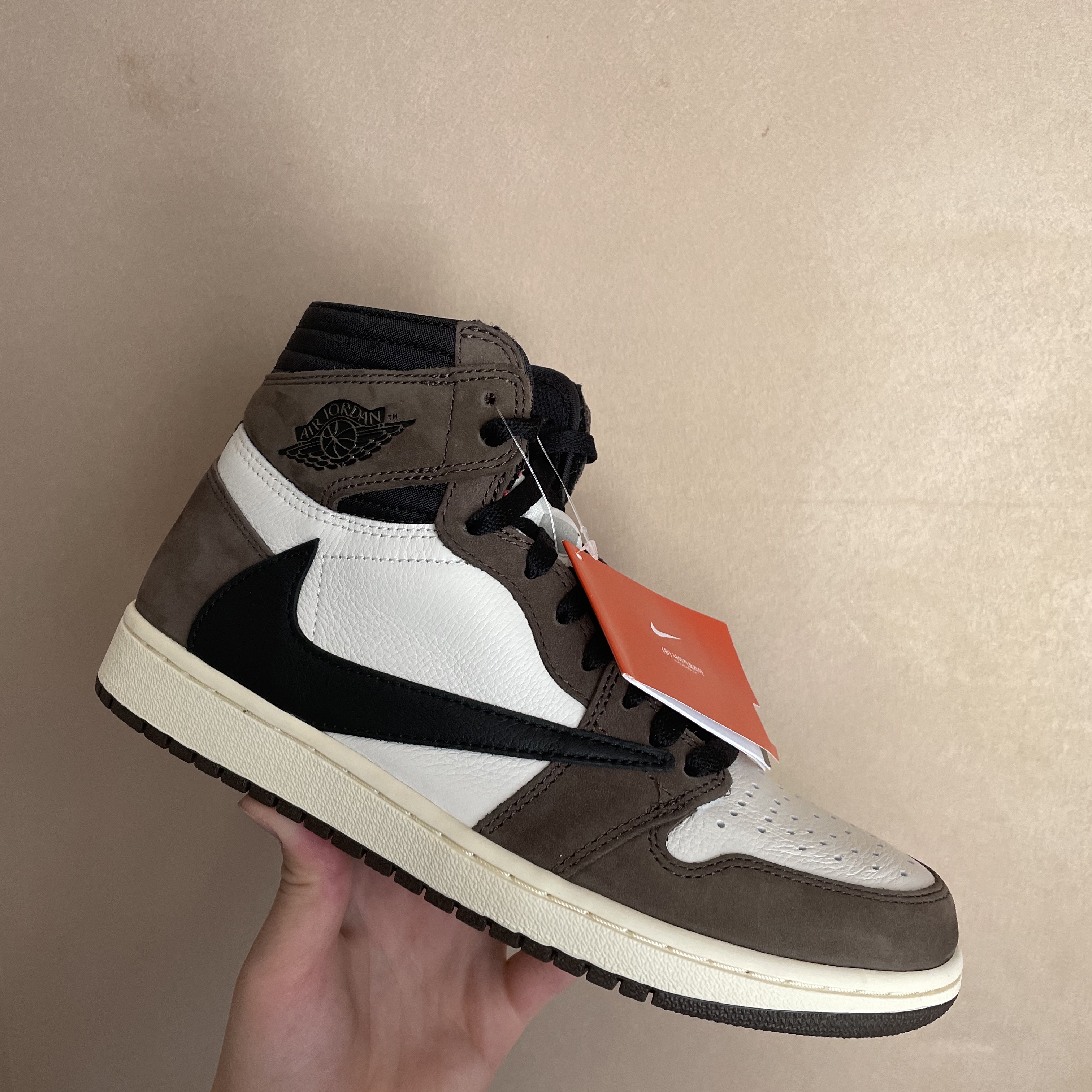 Jordan 1 x Travis Scott Retro High OG SP Mocha 착용 스타일