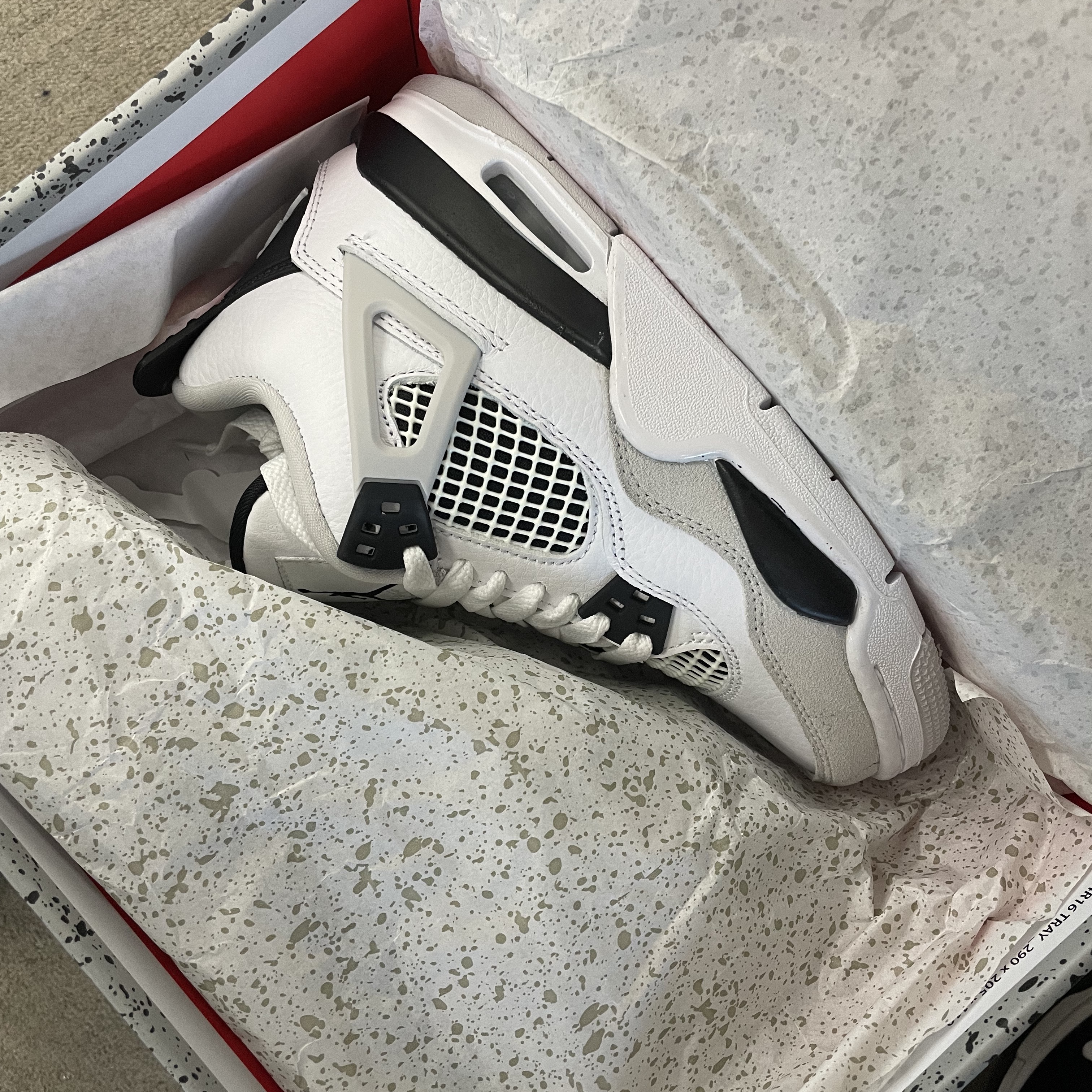 (GS) Jordan 4 Retro White and Black, Jordan 4 Retro White and Black 착용 스타일