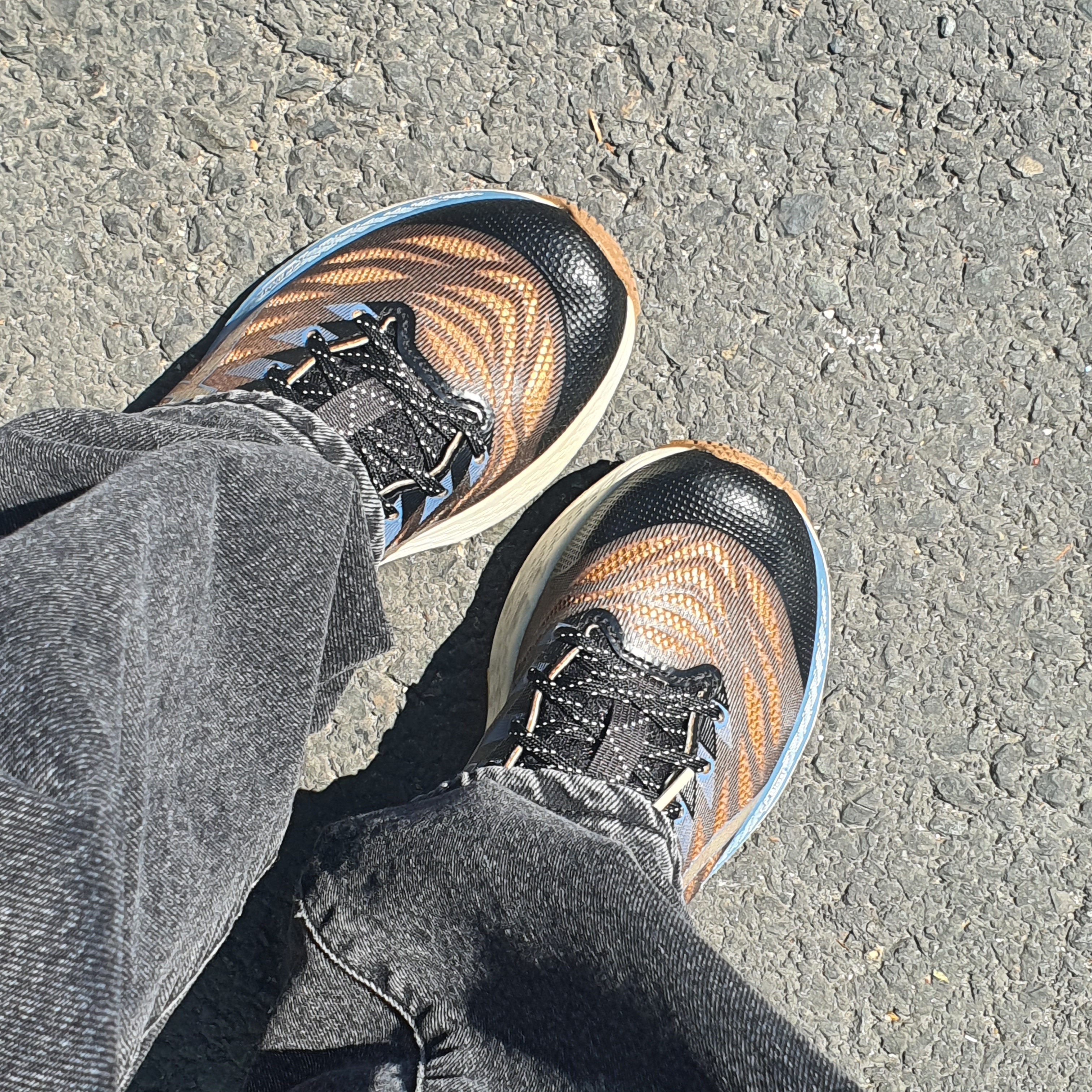 (W) Asics FN3-S Gel-Kayano 28 Anthracite Antique Gold 착용 스타일