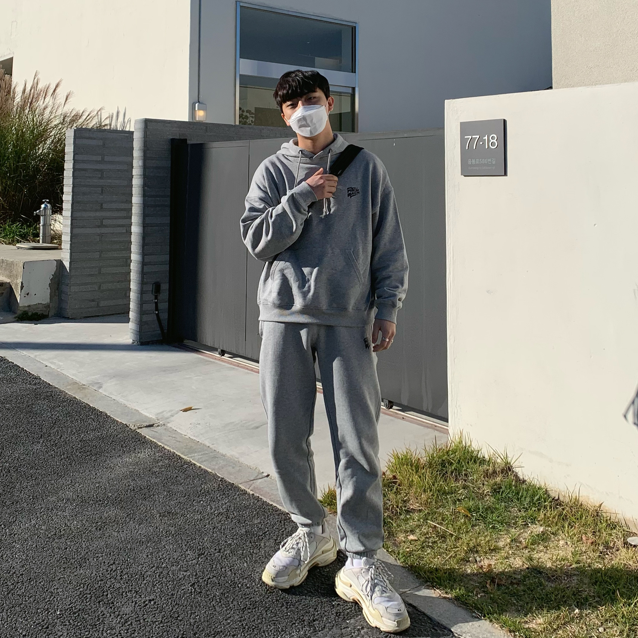 Balenciaga Triple S White 2018 착용 스타일
