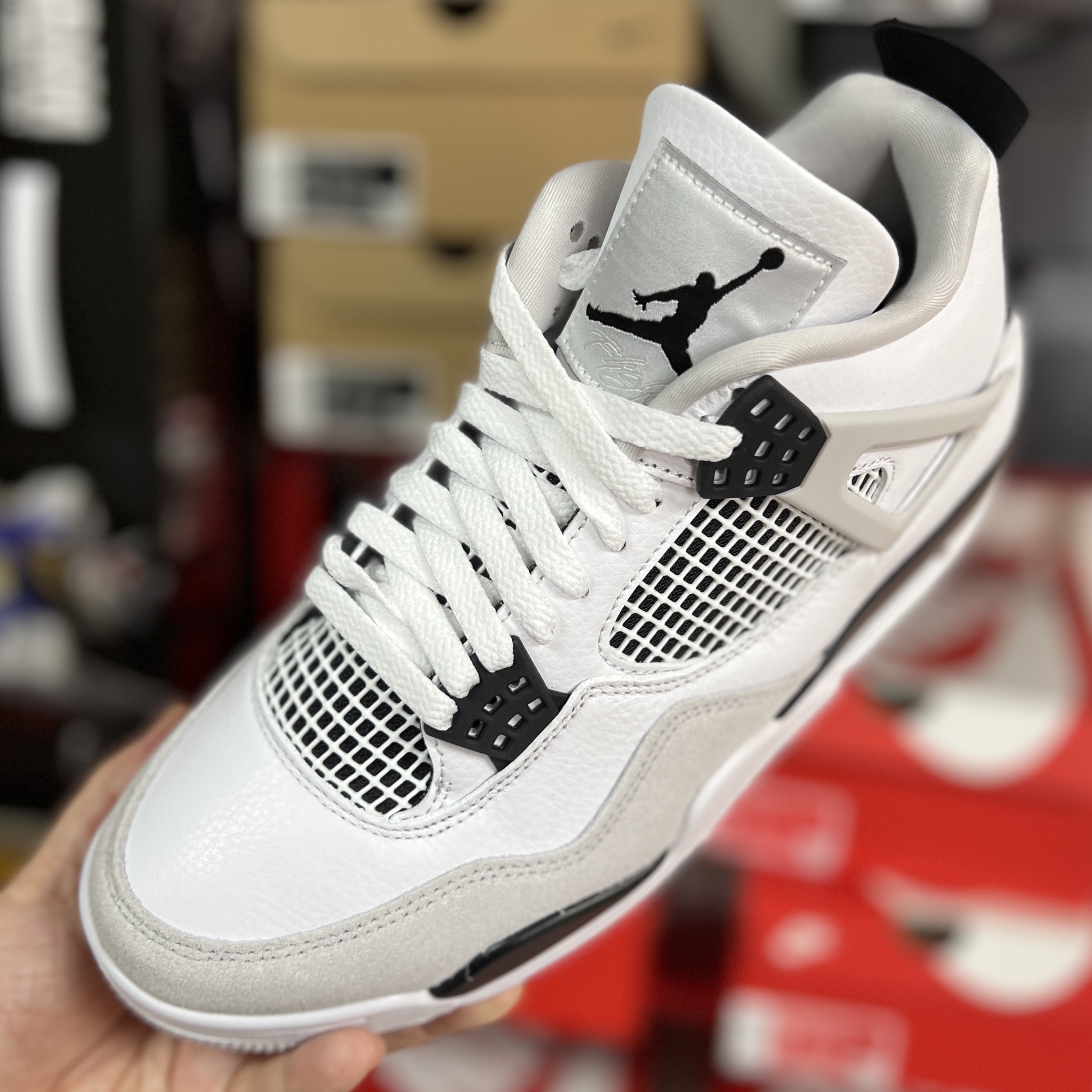 Jordan 4 Retro White and Black 착용 스타일 - 1
