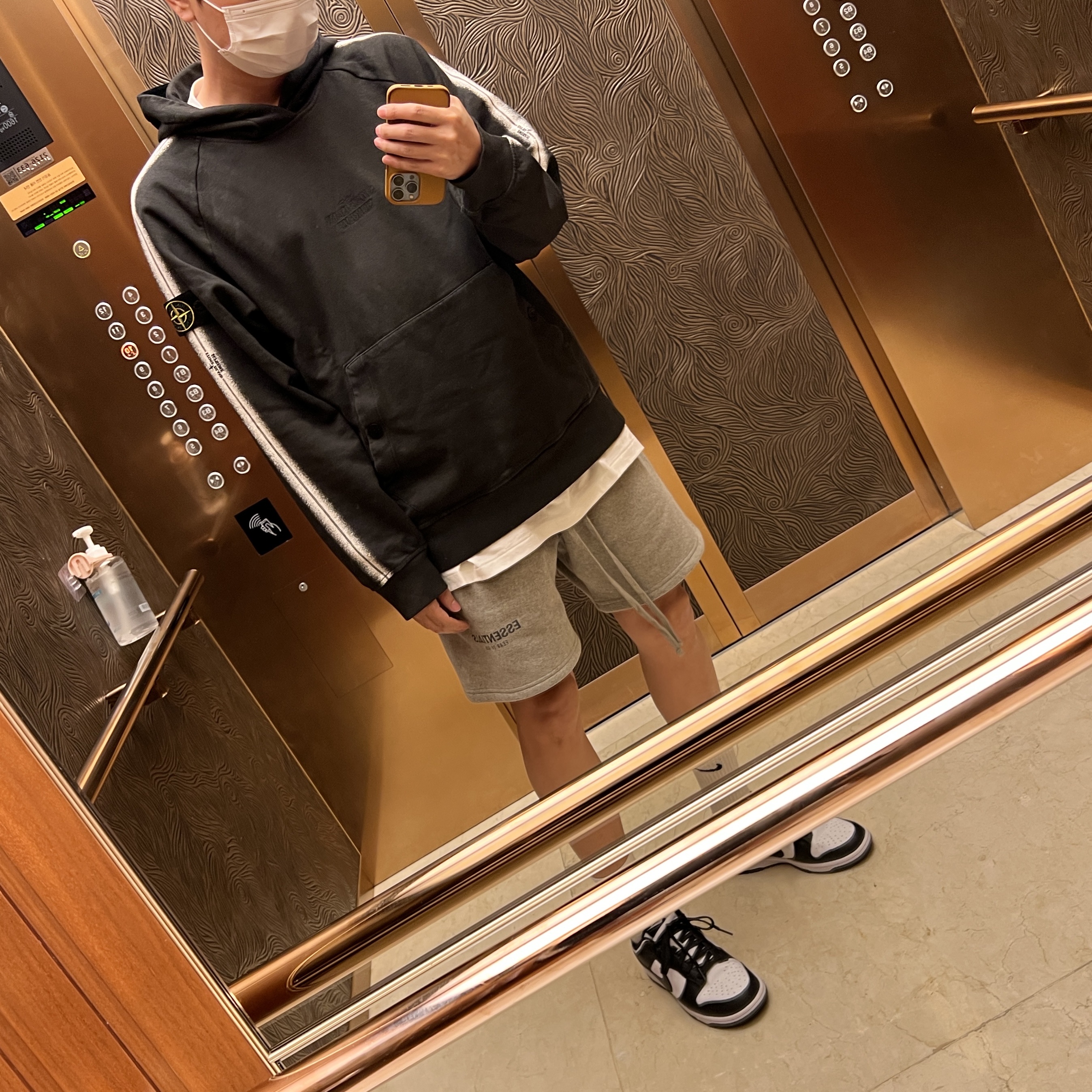 Supreme x Stone Island Stripe Hooded Sweatshirt Black - 22SS, Essentials The Core Collection Sweatshorts Heather Oatmeal 착용 스타일 - 2