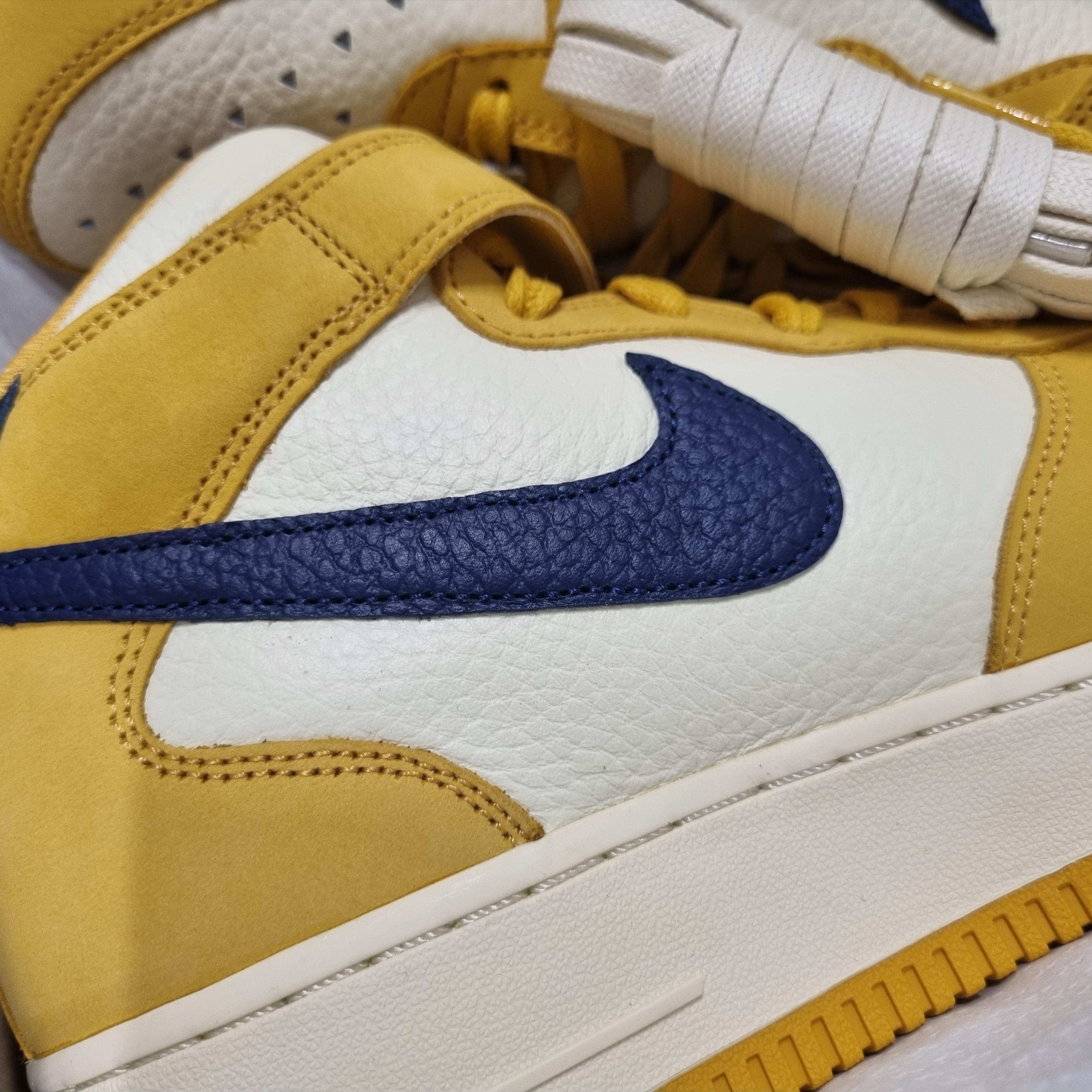 Nike Air Force 1 Mid Paris 착용 스타일 - 2