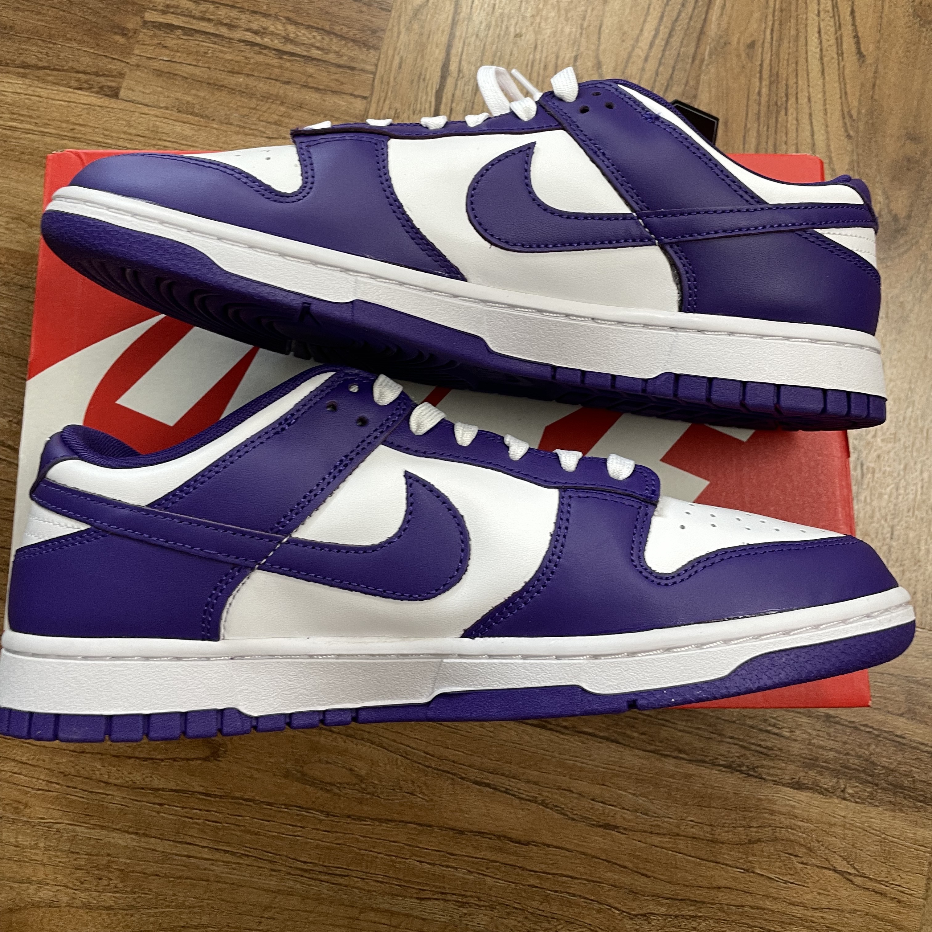 Nike Dunk Low Retro Championship Court Purple 착용 스타일 - 2