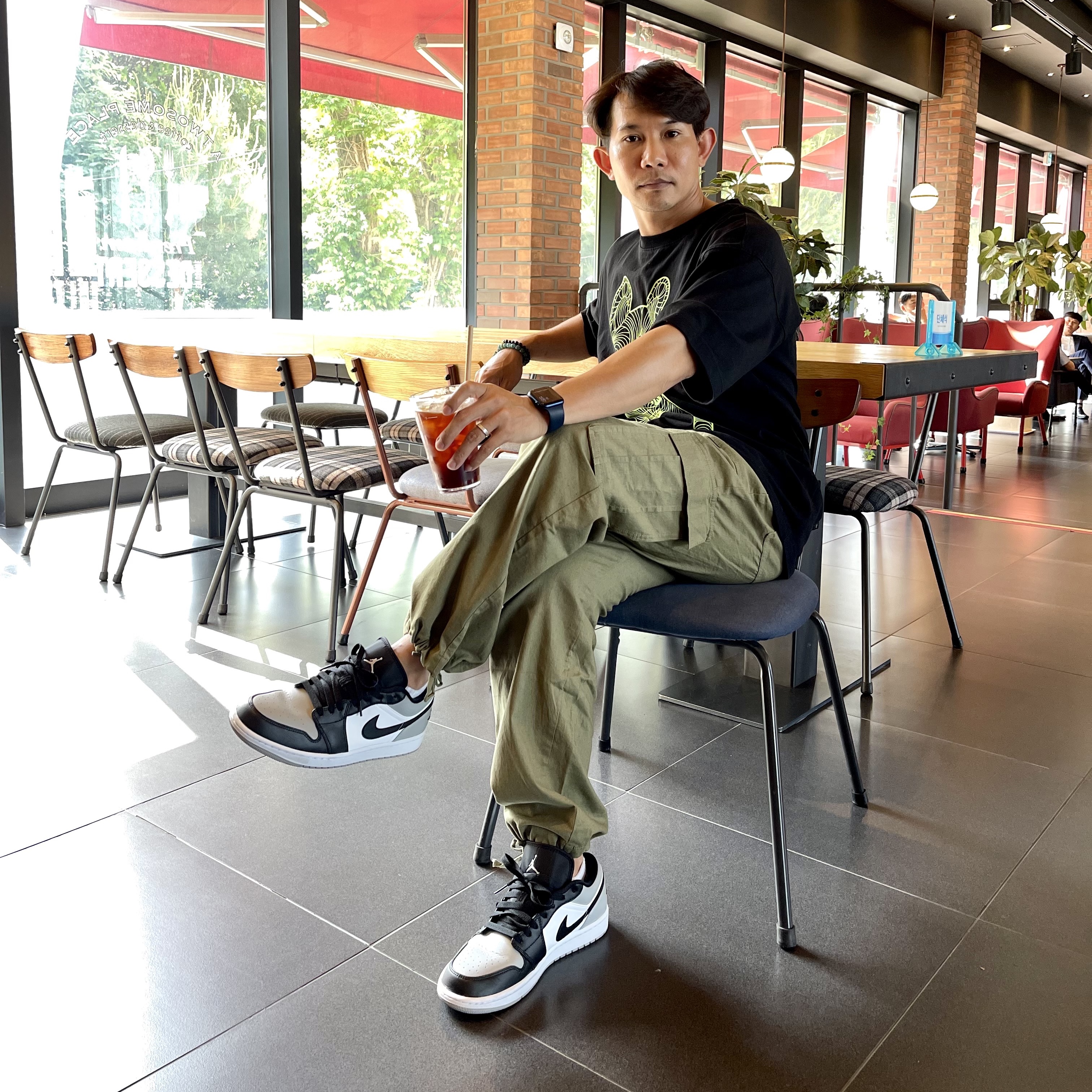 Jordan 1 Low Light Smoke Grey Black 착용 스타일 - 3