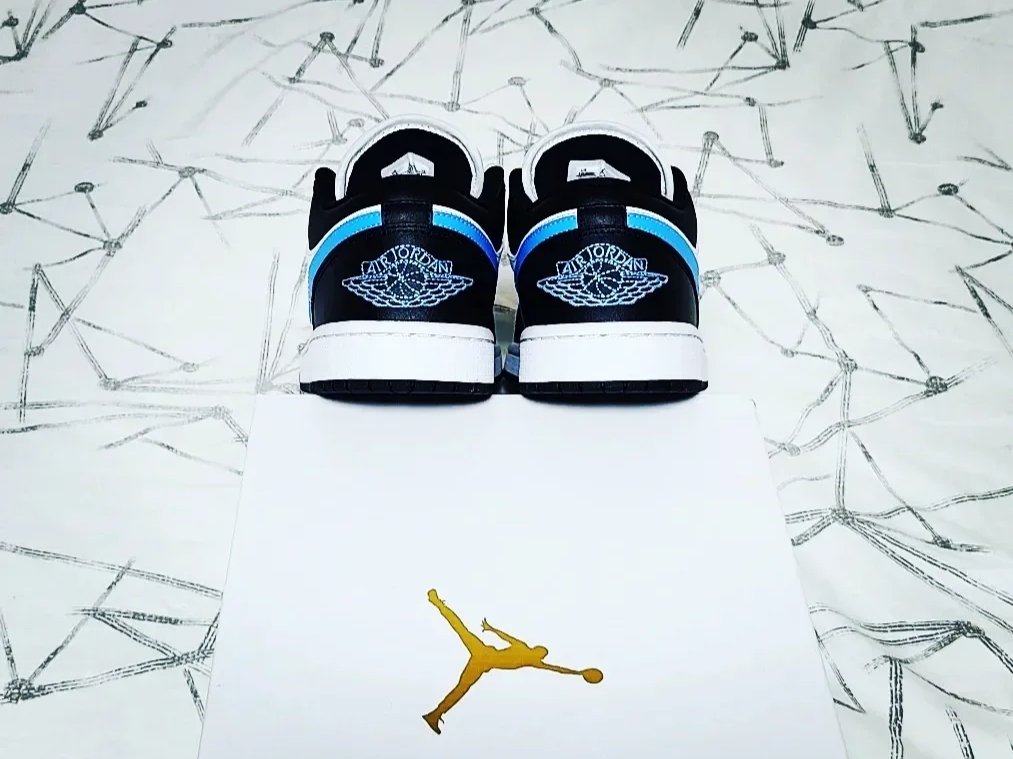 (W) Jordan 1 Low Black University Blue 착용 스타일 - 5