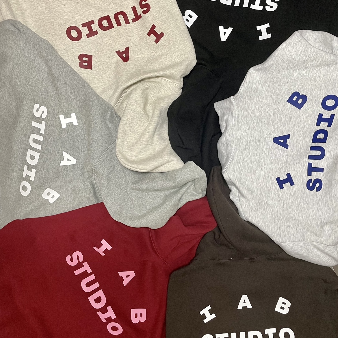 IAB Studio Hoodie Black White, IAB Studio Hoodie Oatmeal Burgundy 착용 스타일