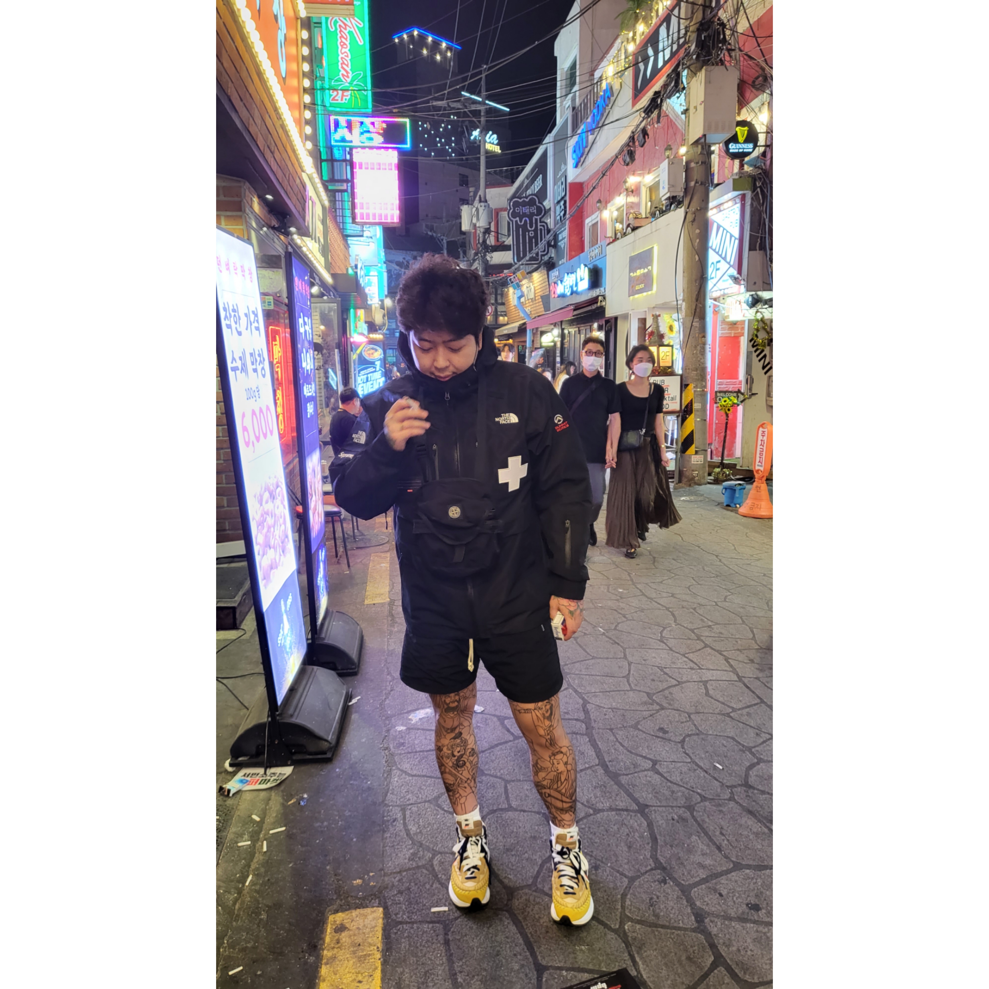 Supreme x The North Face Summit Series Rescue Mountain Pro Jacket Black - 22SS, Nike x Sacai x Jean Paul Gaultier VaporWaffle Sesame Blue Void 착용 스타일