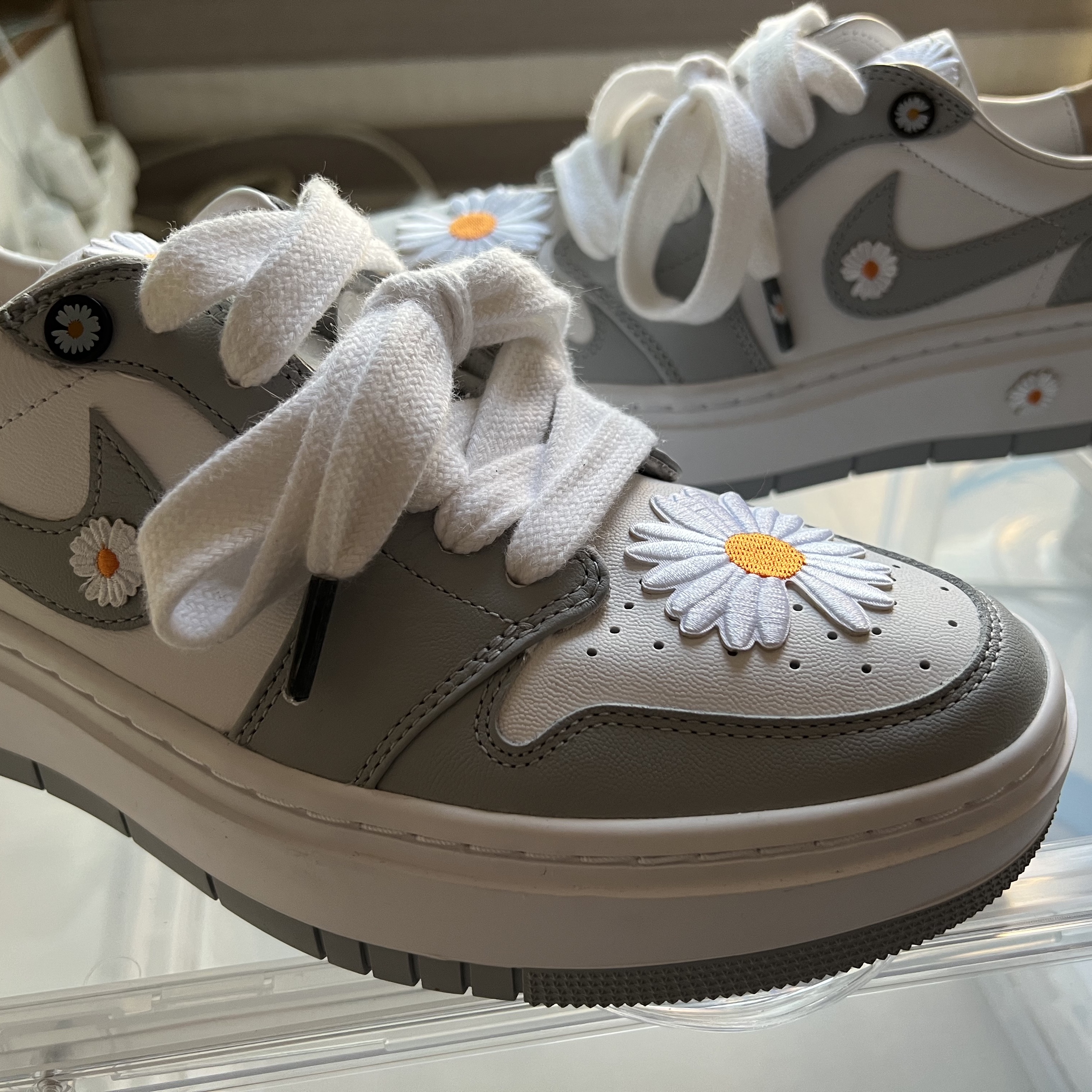(W) Jordan 1 Elevate Low White and Wolf Grey 착용 스타일