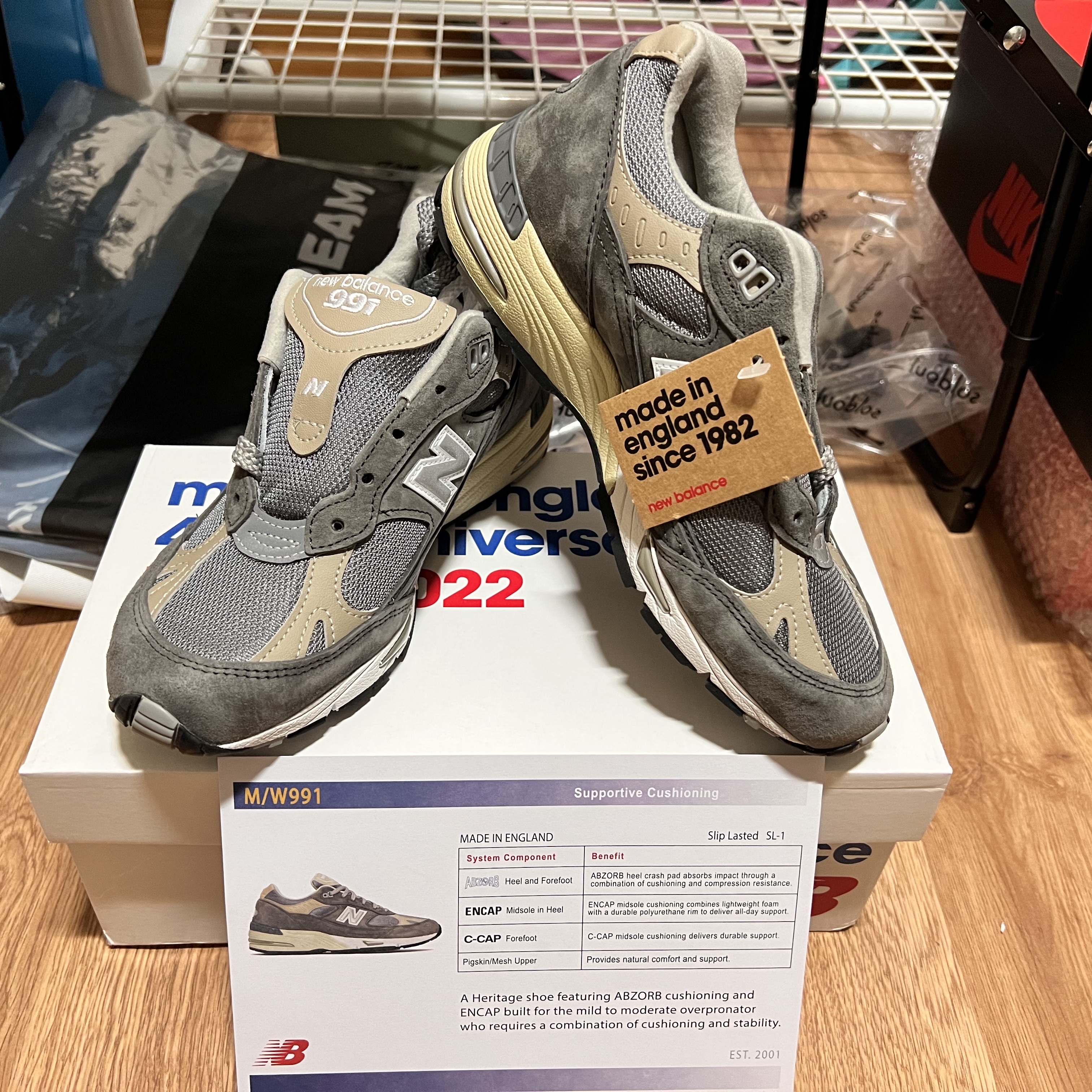 (W) New Balance 991 Made in UK 40th Anniversary Grey 착용 스타일
