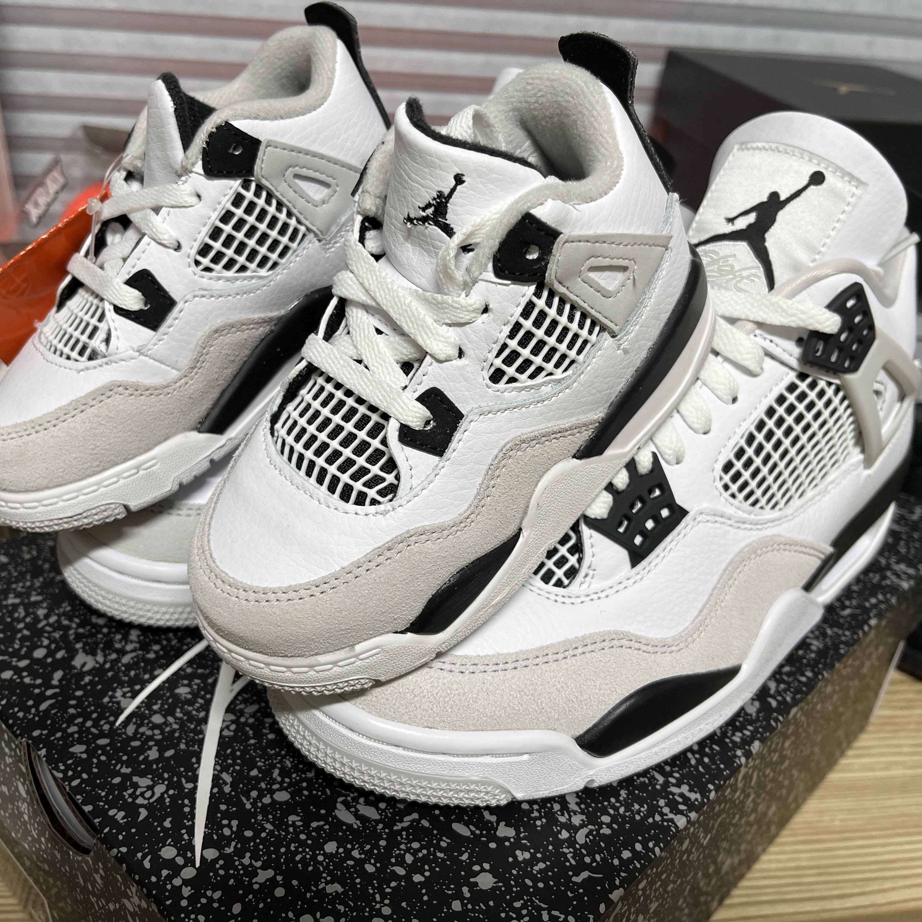 Jordan 4 Retro White and Black 착용 스타일 - 2