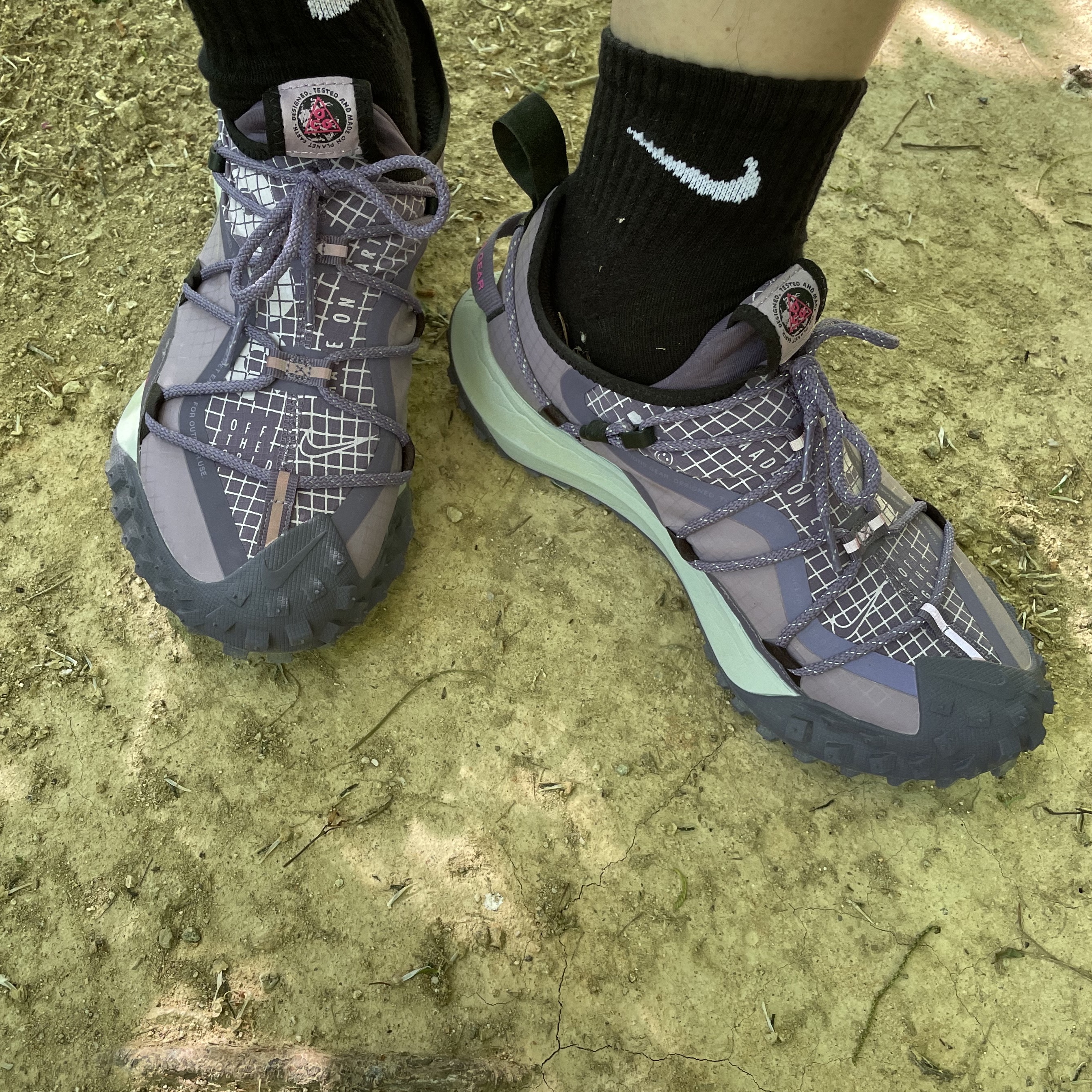 Nike ACG Mountain Fly Low Canyon Purple 착용 스타일 - 3