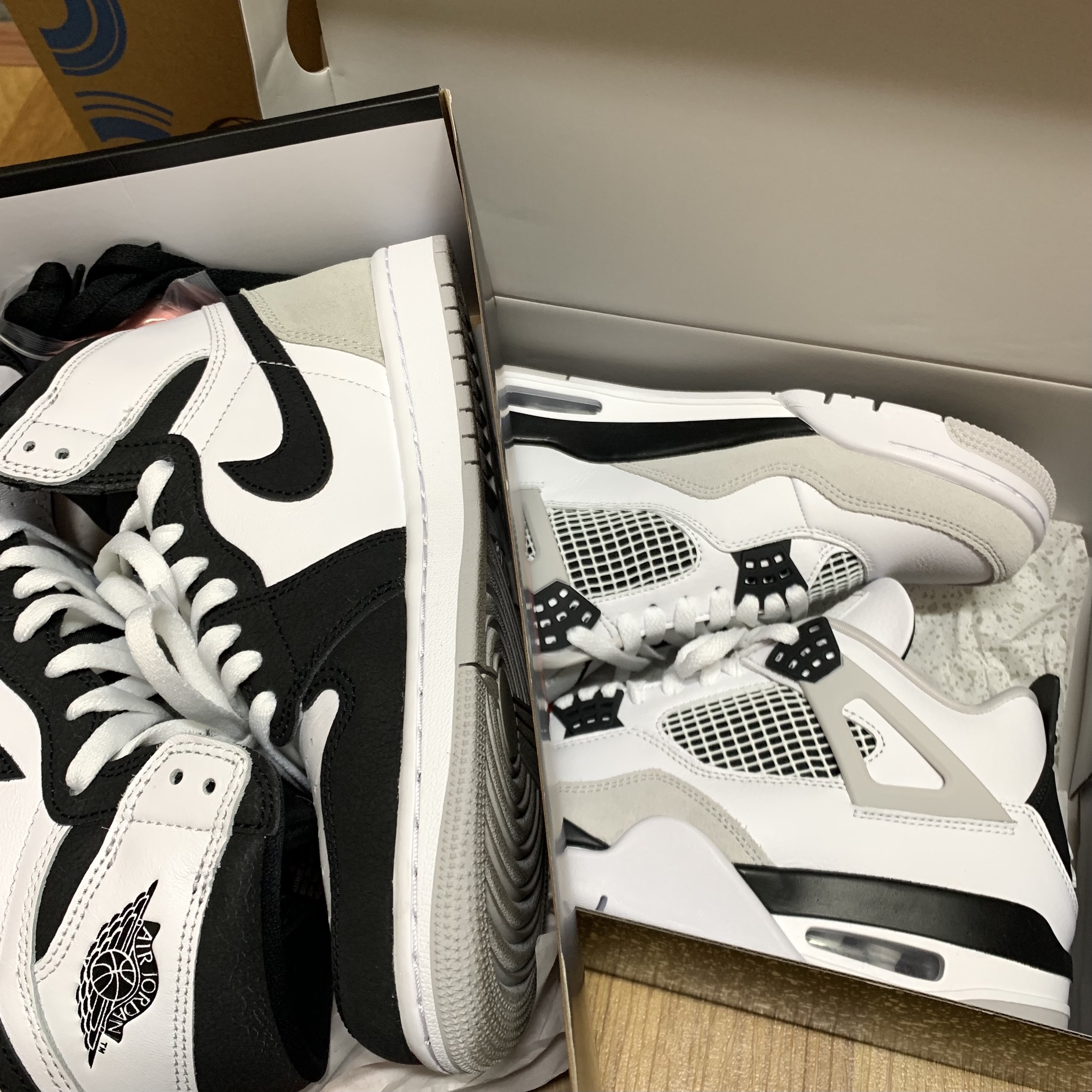 Jordan 4 Retro White and Black, Jordan 1 Retro High OG Bleached Coral 착용 스타일