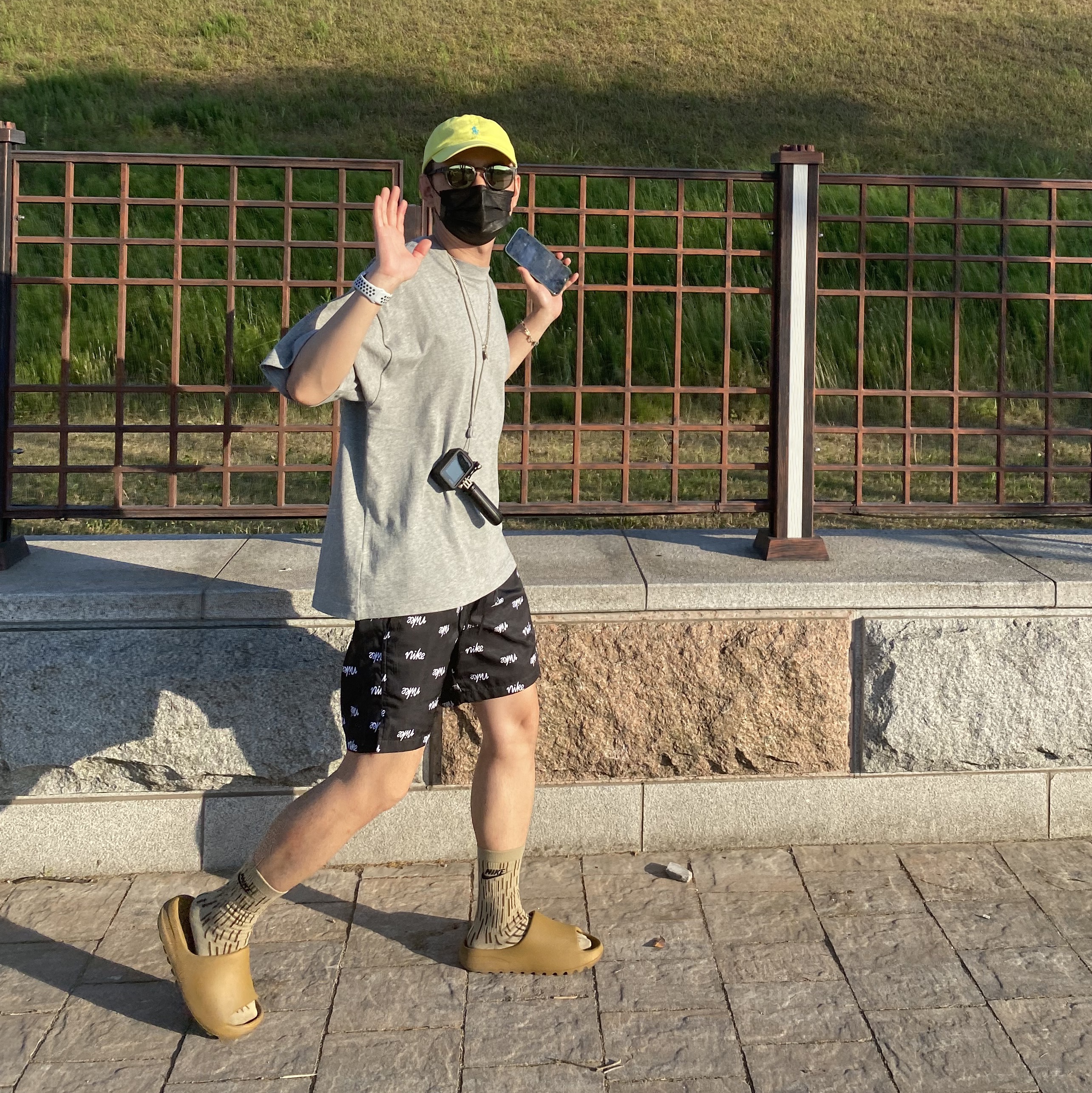 Nike NRG Solo Swoosh T-Shirt Dark Grey Heather - Asia, Adidas Yeezy Slide Ochre 착용 스타일