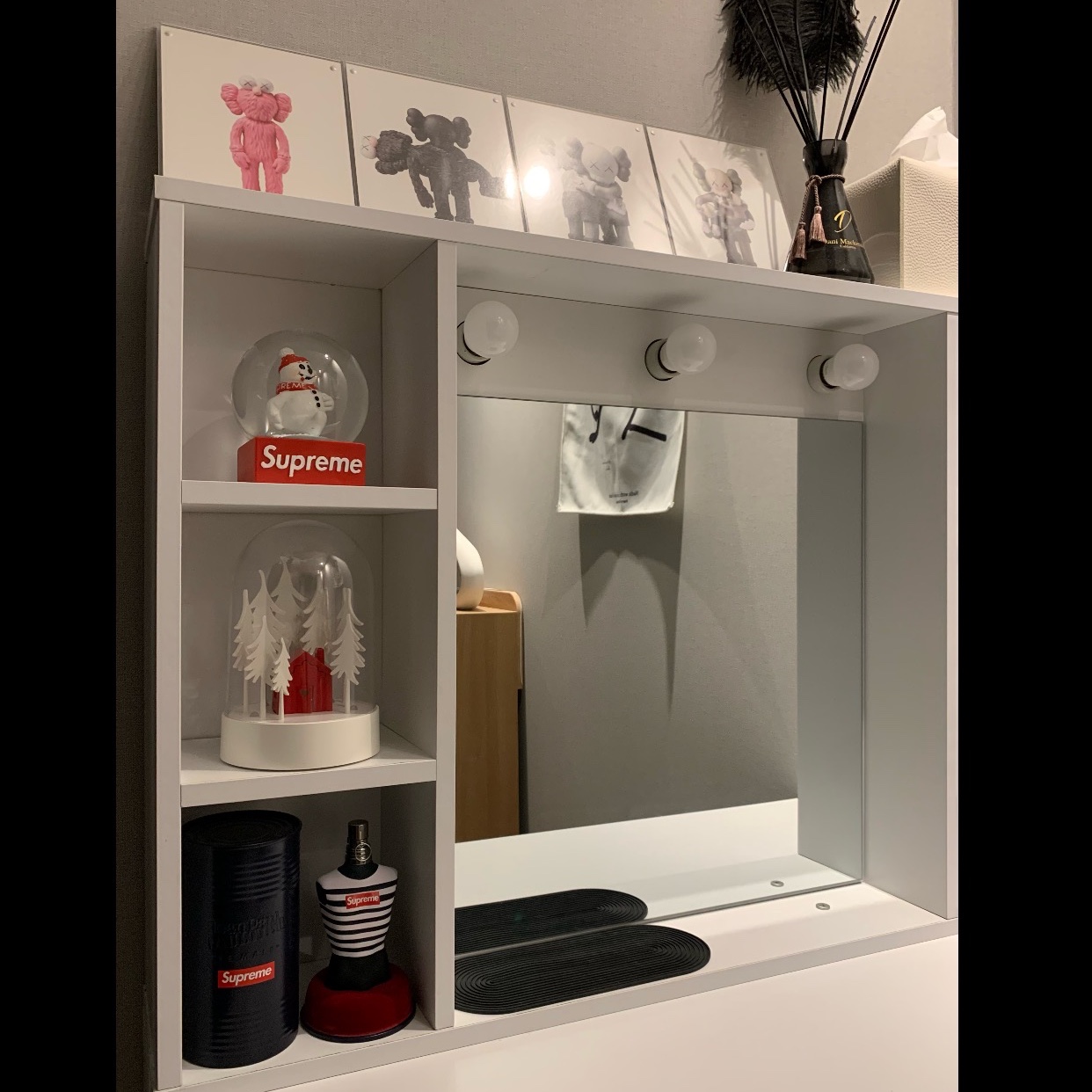 Supreme Snowman Snowglobe Red 착용 스타일