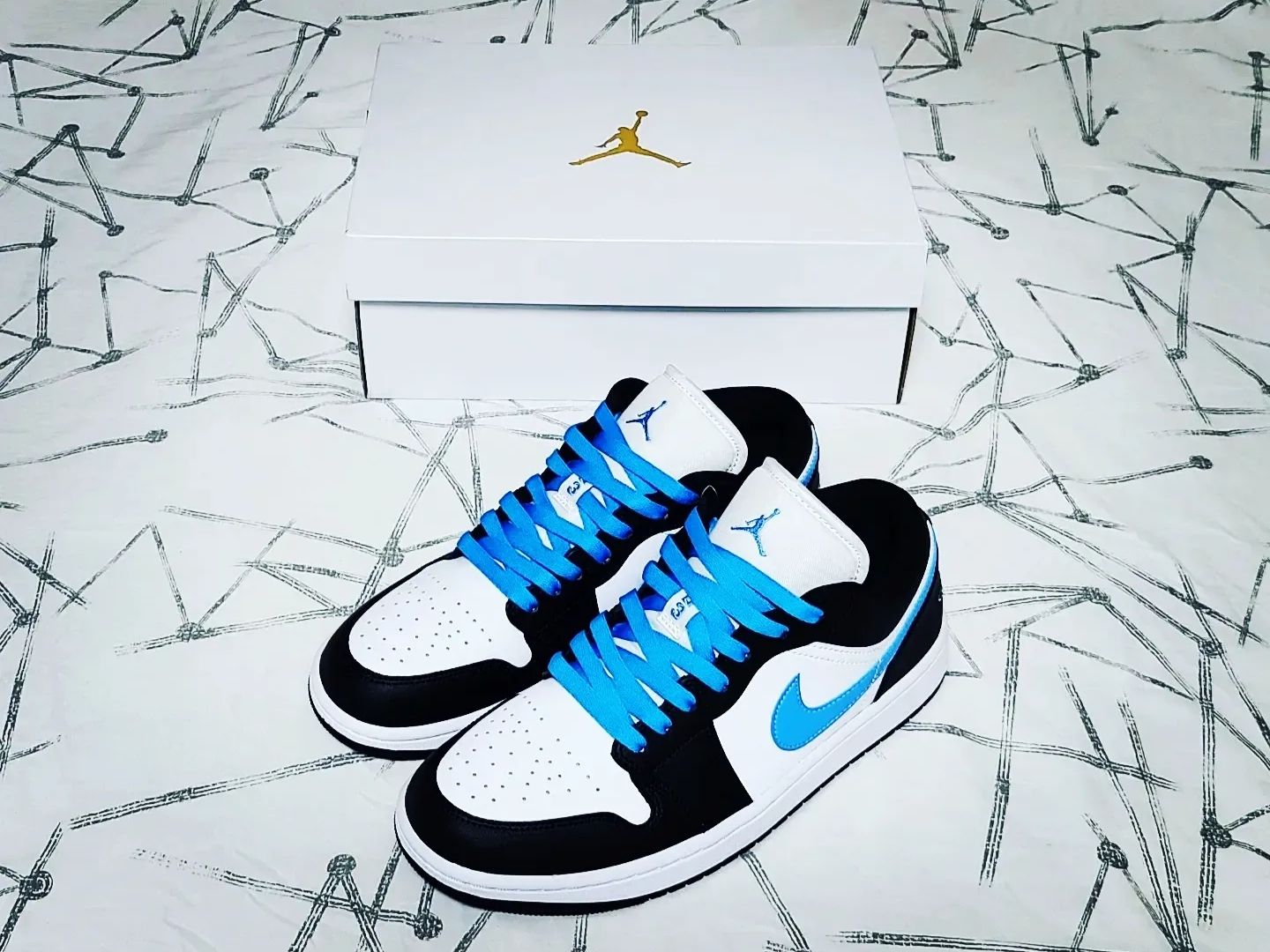 (W) Jordan 1 Low Black University Blue 착용 스타일 - 1
