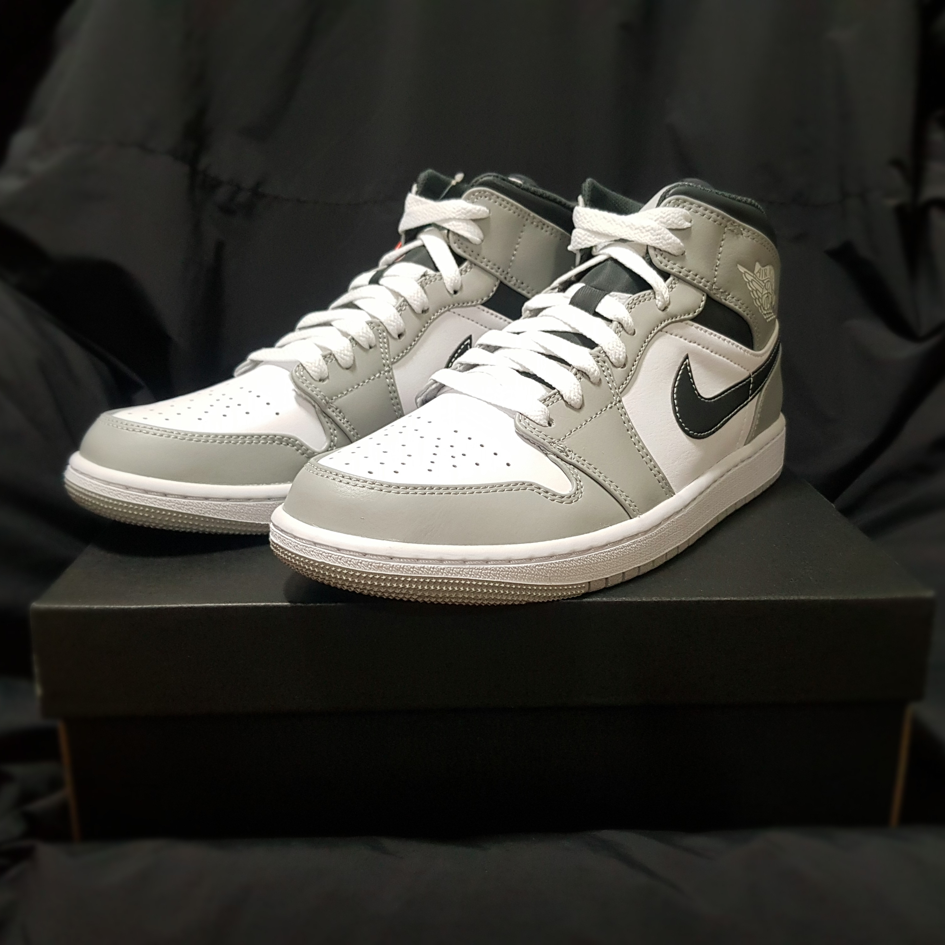 Jordan 1 Mid Light Smoke Grey Anthracite 착용 스타일