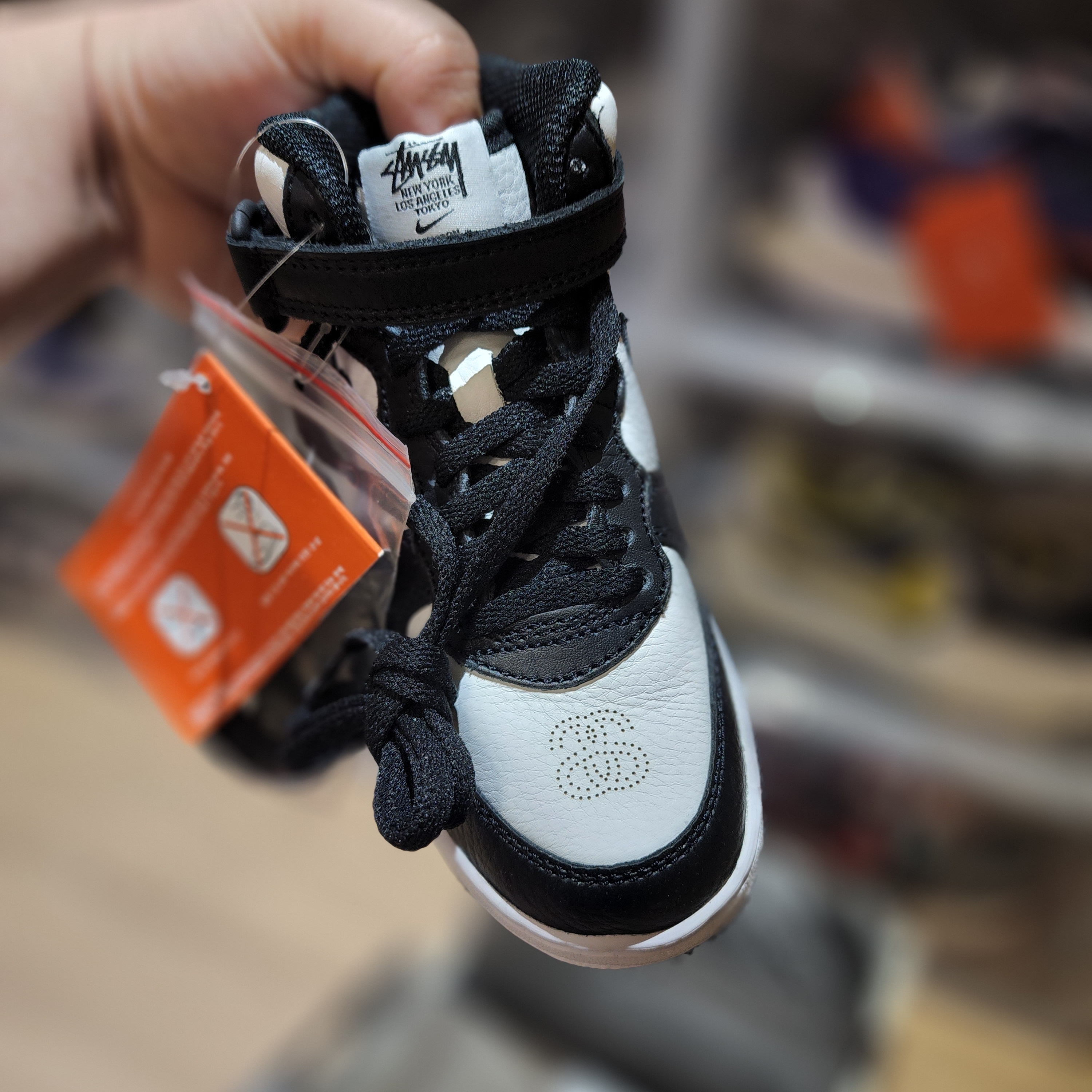 (PS) Nike x Stussy Air Force 1 '07 Mid SP Black and Light Bone 착용 스타일 - 3