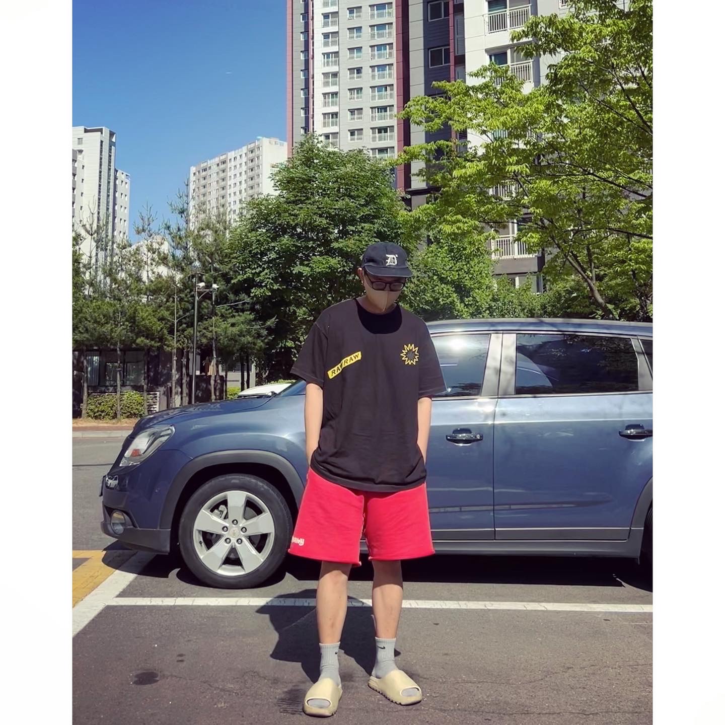 Adidas Yeezy Slide Bone 착용 스타일
