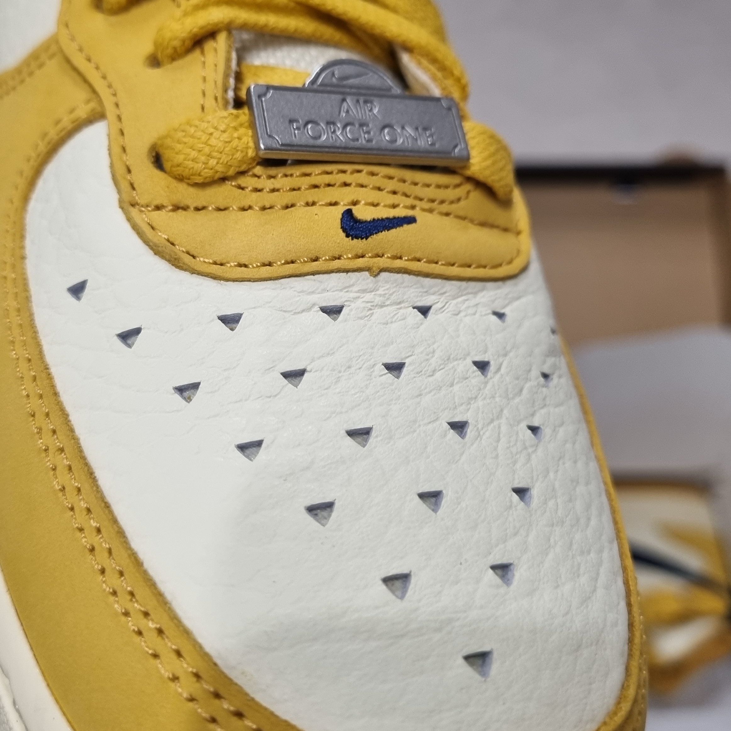 Nike Air Force 1 Mid Paris 착용 스타일 - 3