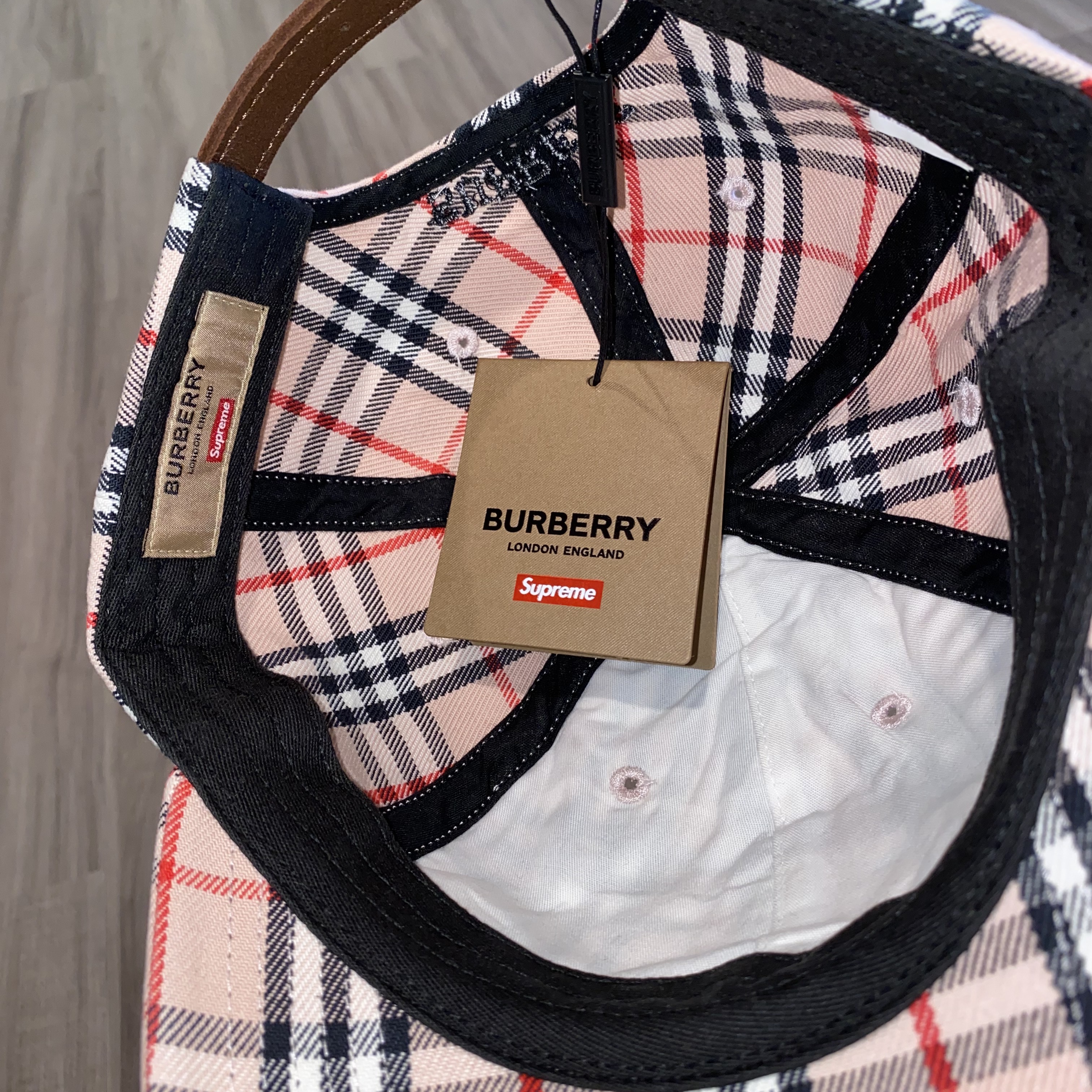 Supreme x Burberry Denim 6-Panel Pink - 22SS 착용 스타일 - 1