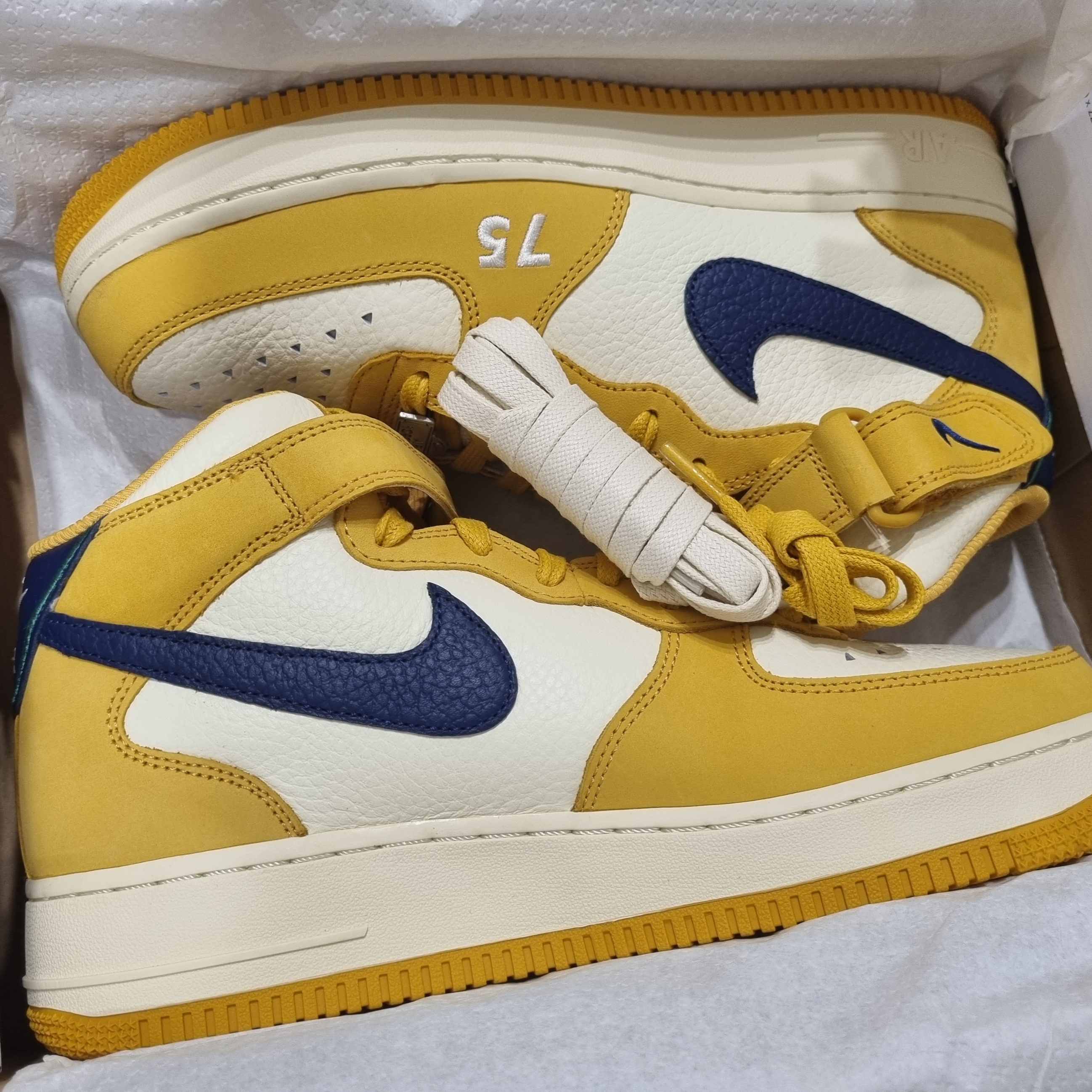 Nike Air Force 1 Mid Paris 착용 스타일 - 1