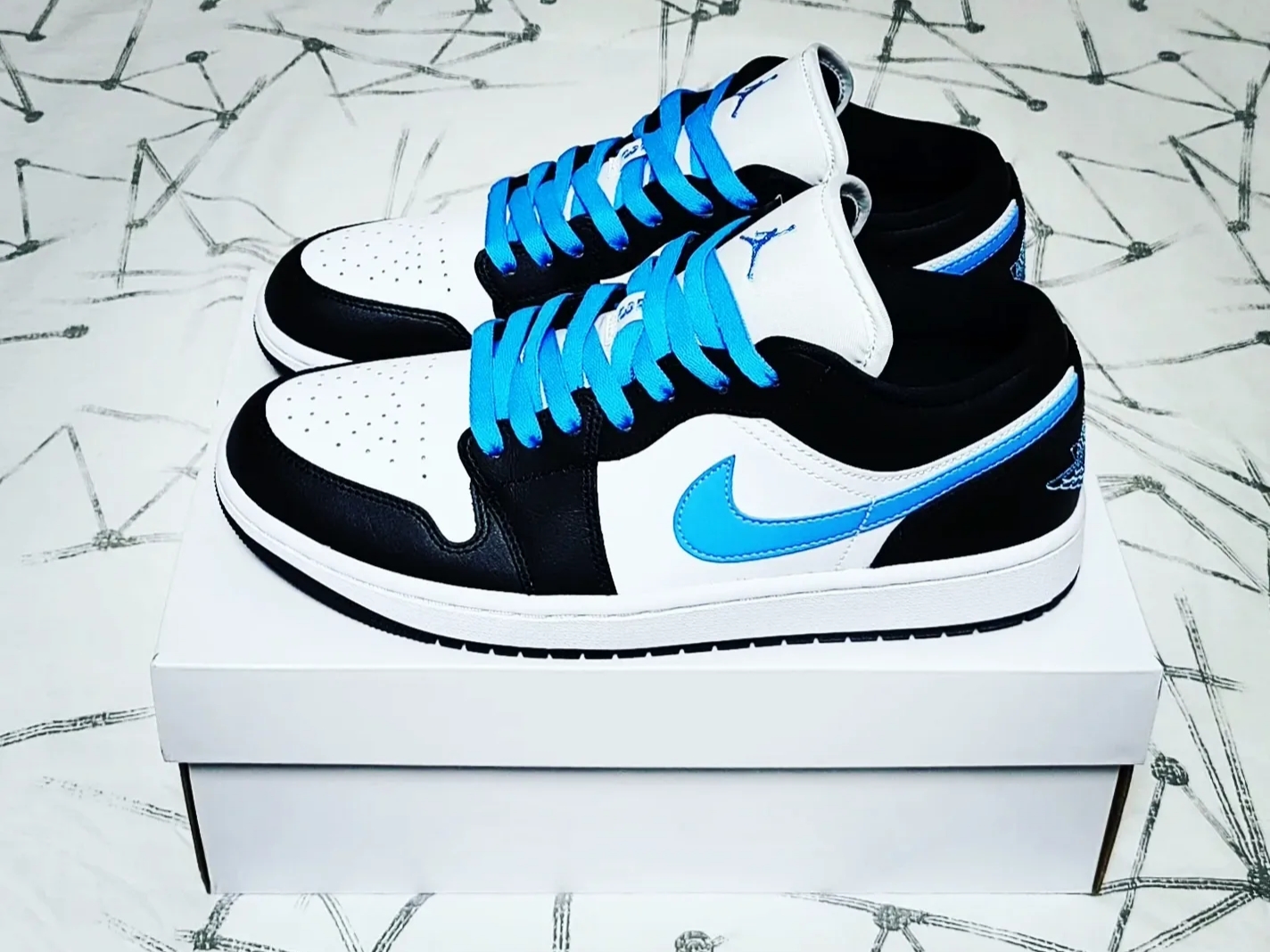 (W) Jordan 1 Low Black University Blue 착용 스타일 - 2
