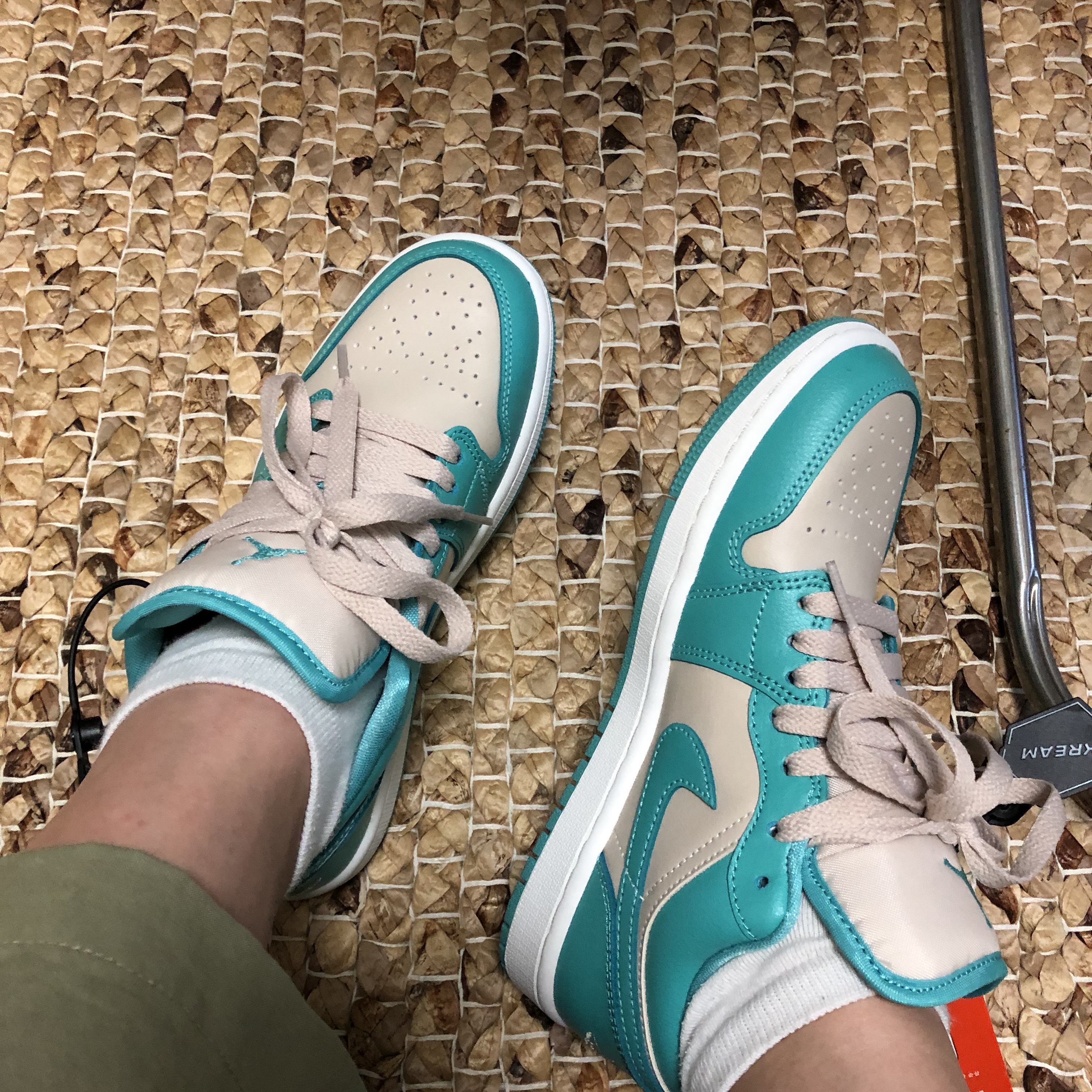 (W) Jordan 1 Low Sanddrift Washed Teal 착용 스타일 - 1