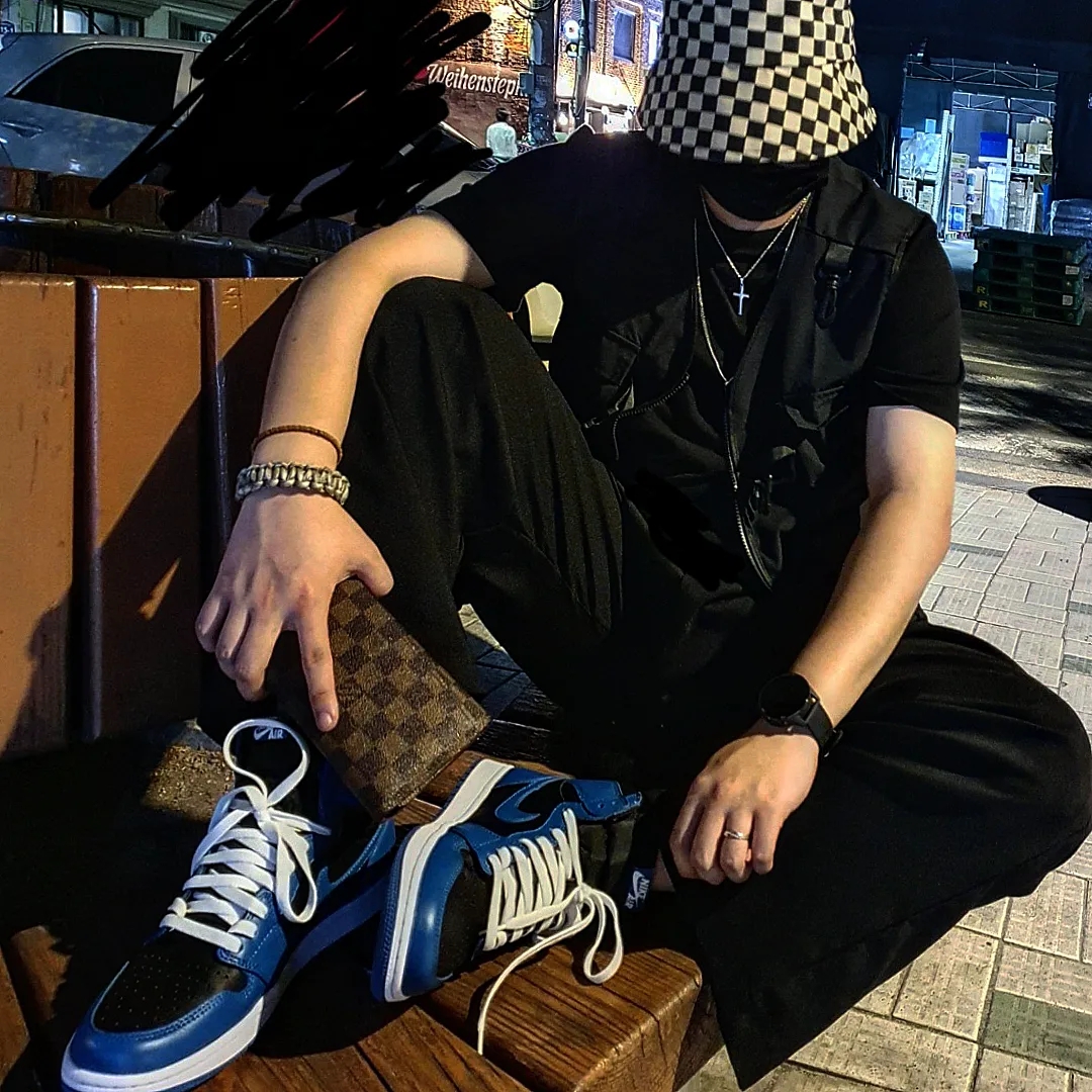 Jordan 1 Retro High OG Dark Marina Blue 착용 스타일 - 2