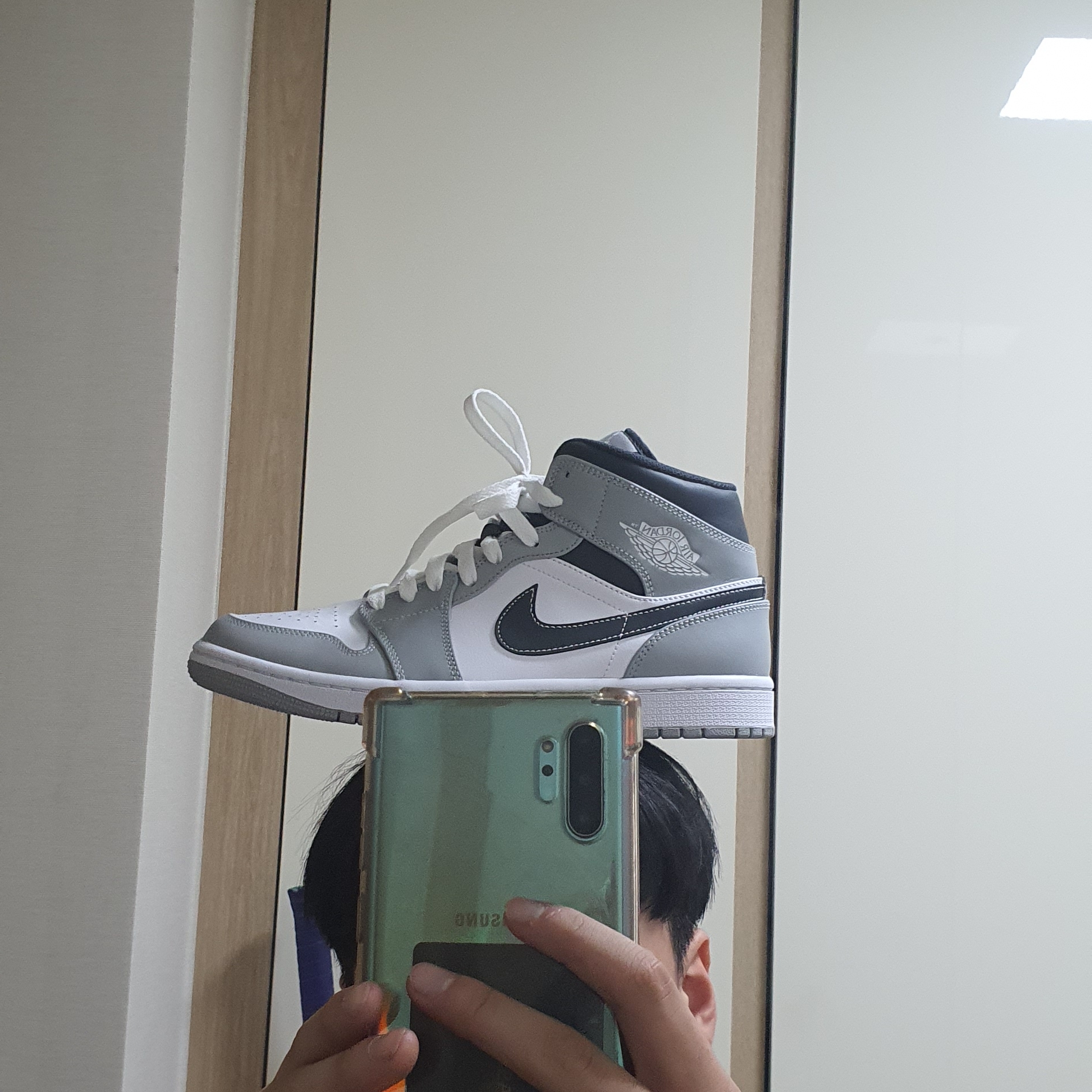 Jordan 1 Mid Light Smoke Grey Anthracite 착용 스타일
