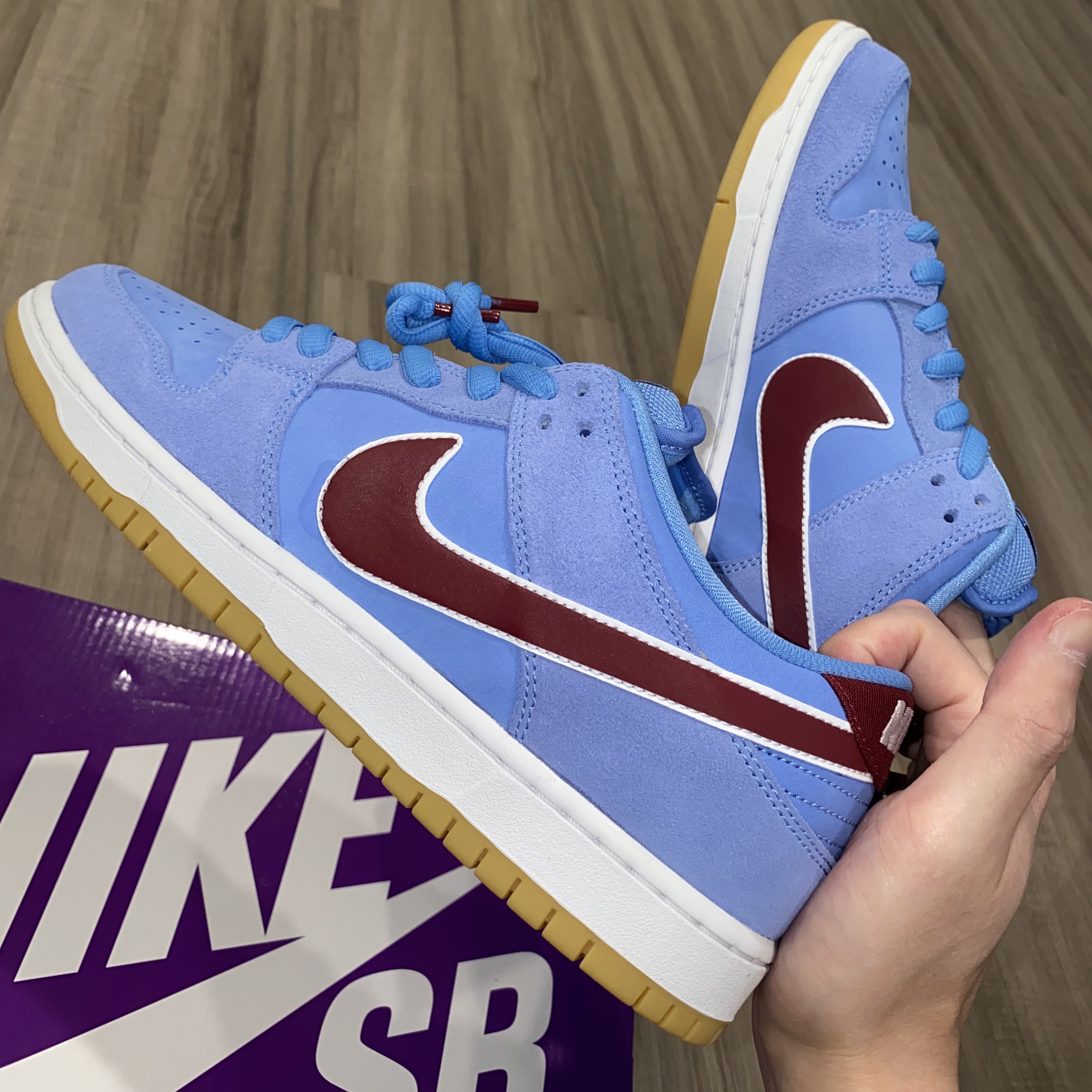 Nike SB Dunk Low Premium Valor Blue and Team Maroon 착용 스타일 - 5