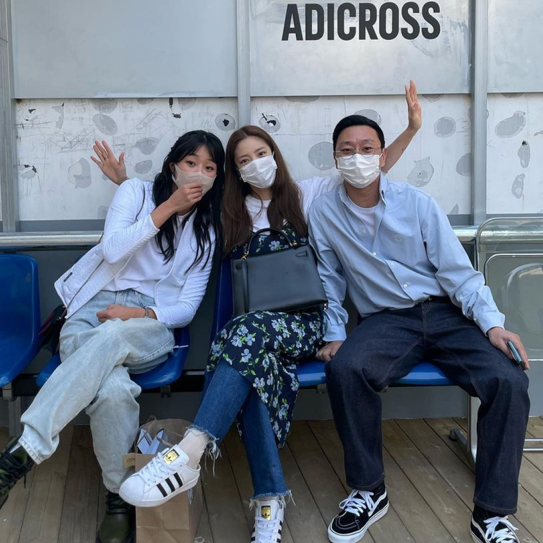 Adidas Superstar White Black 착용 스타일 - 4