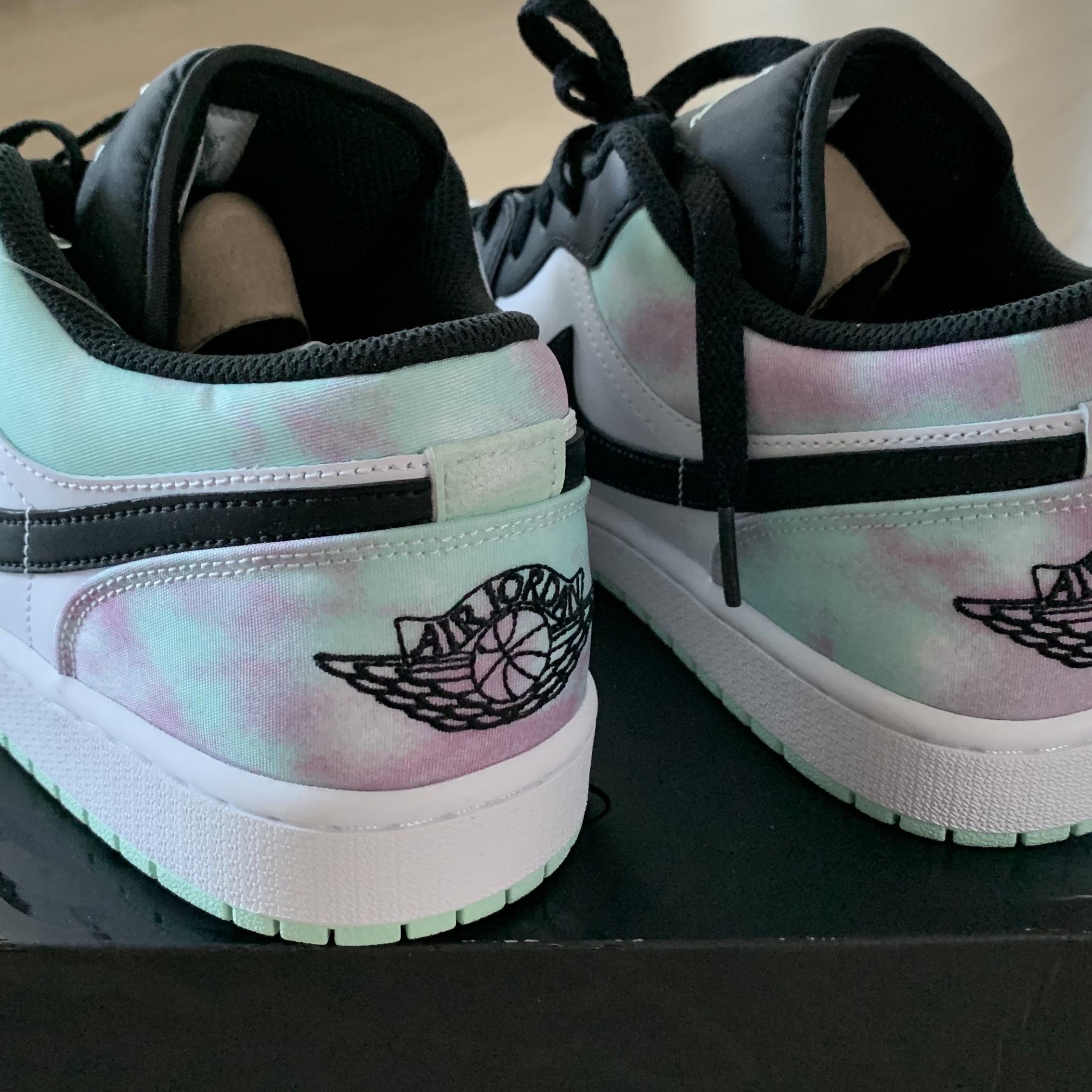 Jordan 1 Low SE White Black Tie-Dye 착용 스타일 - 2