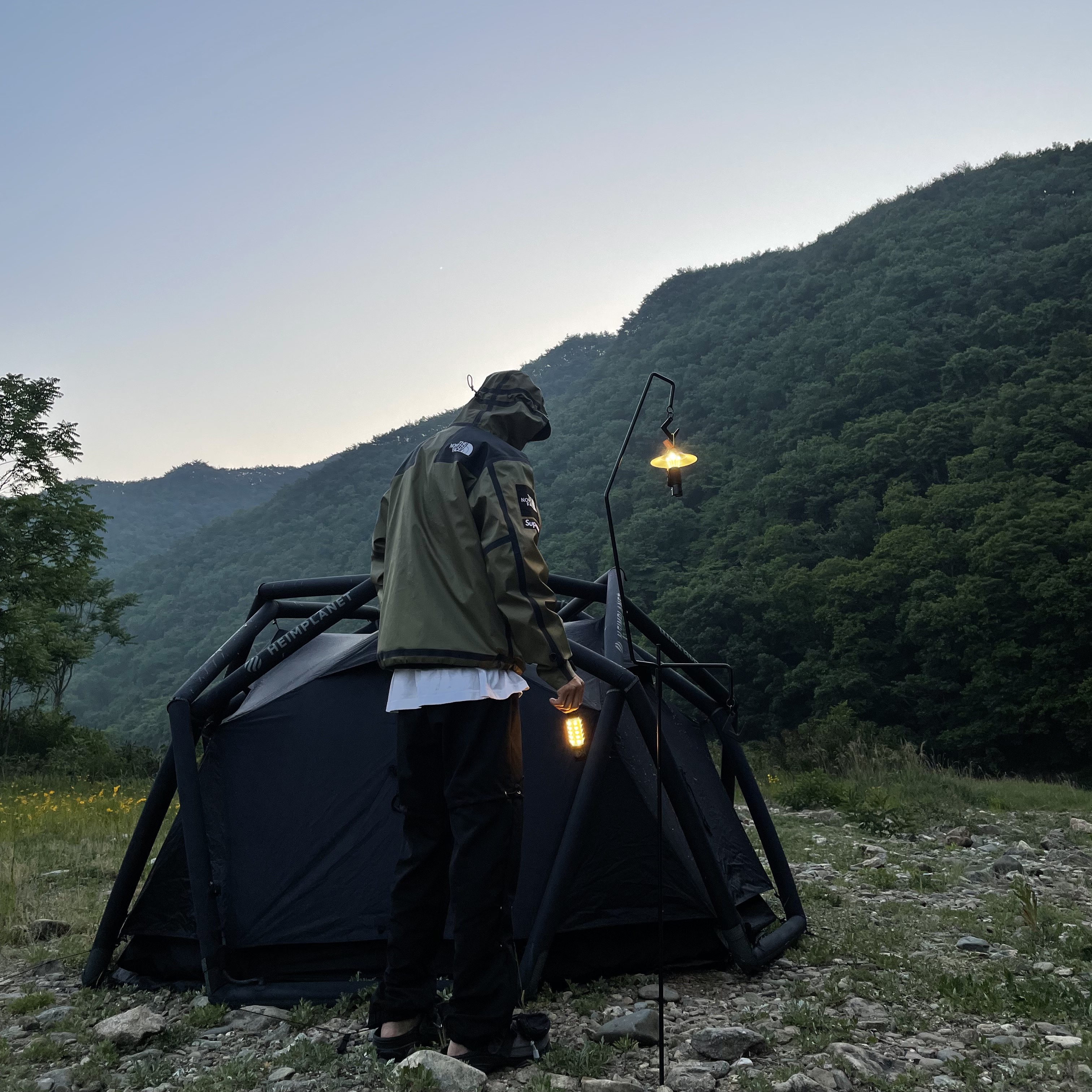 Supreme x The North Face Summit Series Outer Tape Seam Jacket Black - 21SS, Crocs x Beams Classic All Terrain Mountain Parka Clog Grey 착용 스타일