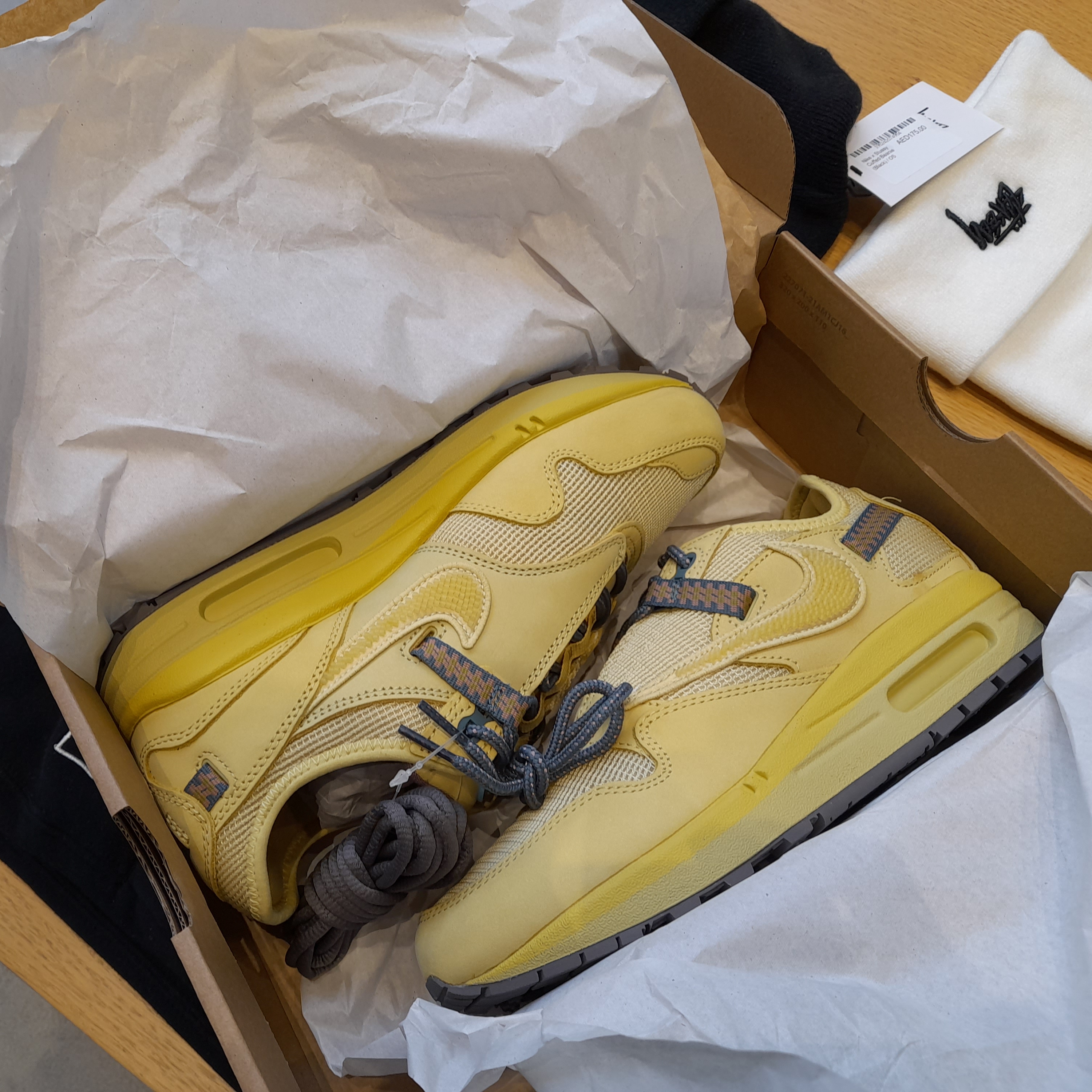 Nike x Travis Scott Air Max 1 Cact.us Gold 착용 스타일 - 2