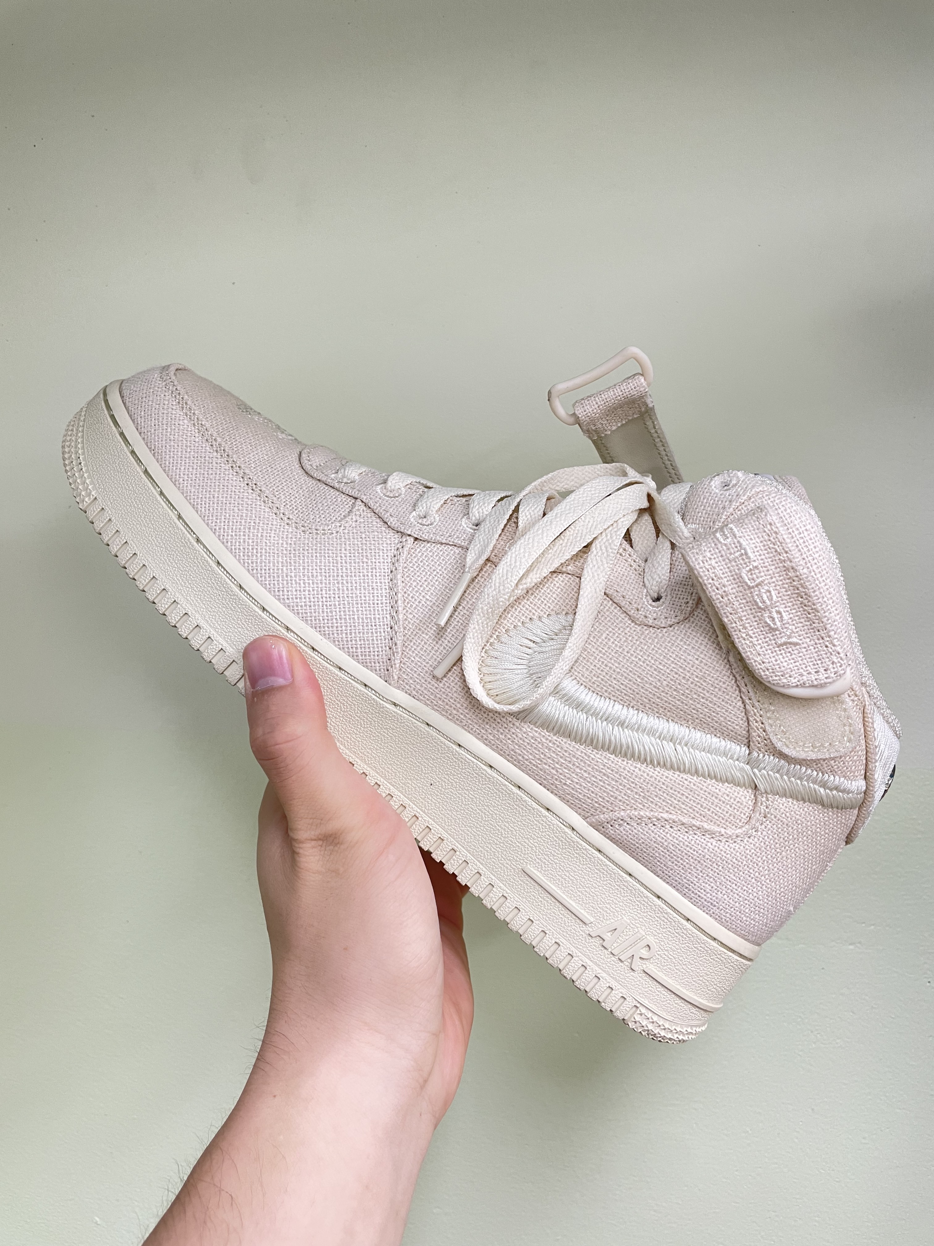 Nike x Stussy Air Force 1 '07 Mid SP Fossil 착용 스타일 - 1