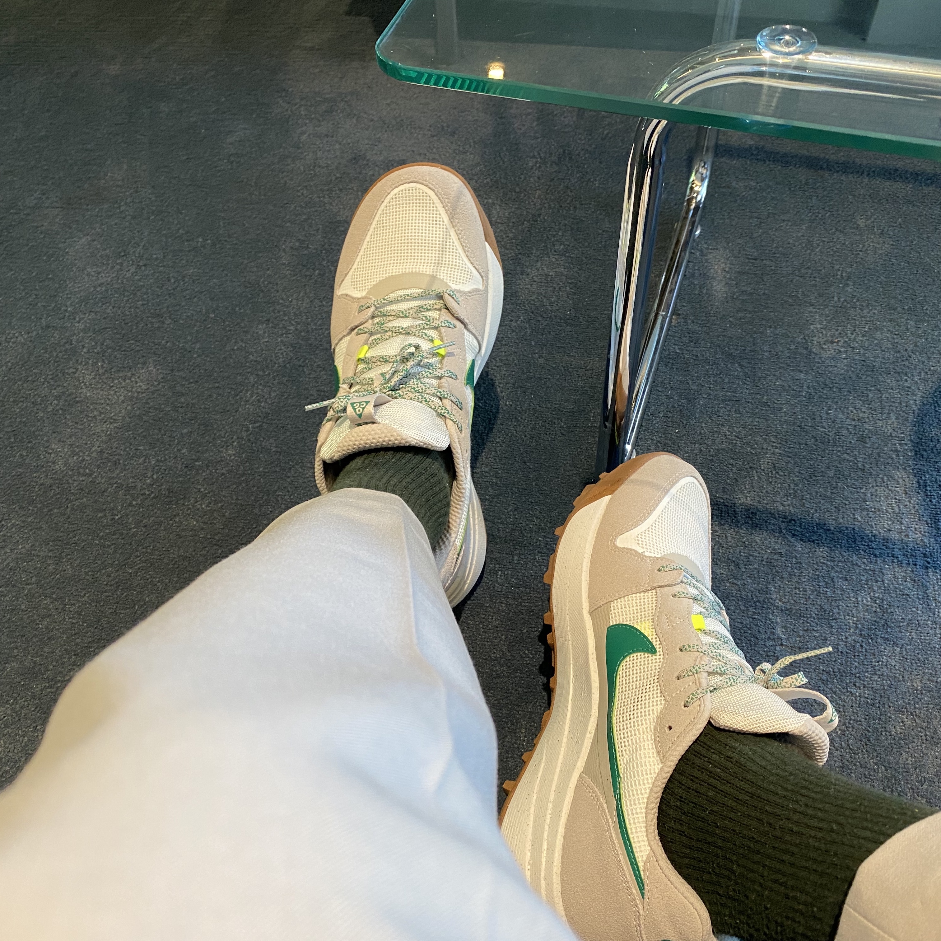 Nike ACG Lowcate Light Iron Ore 착용 스타일