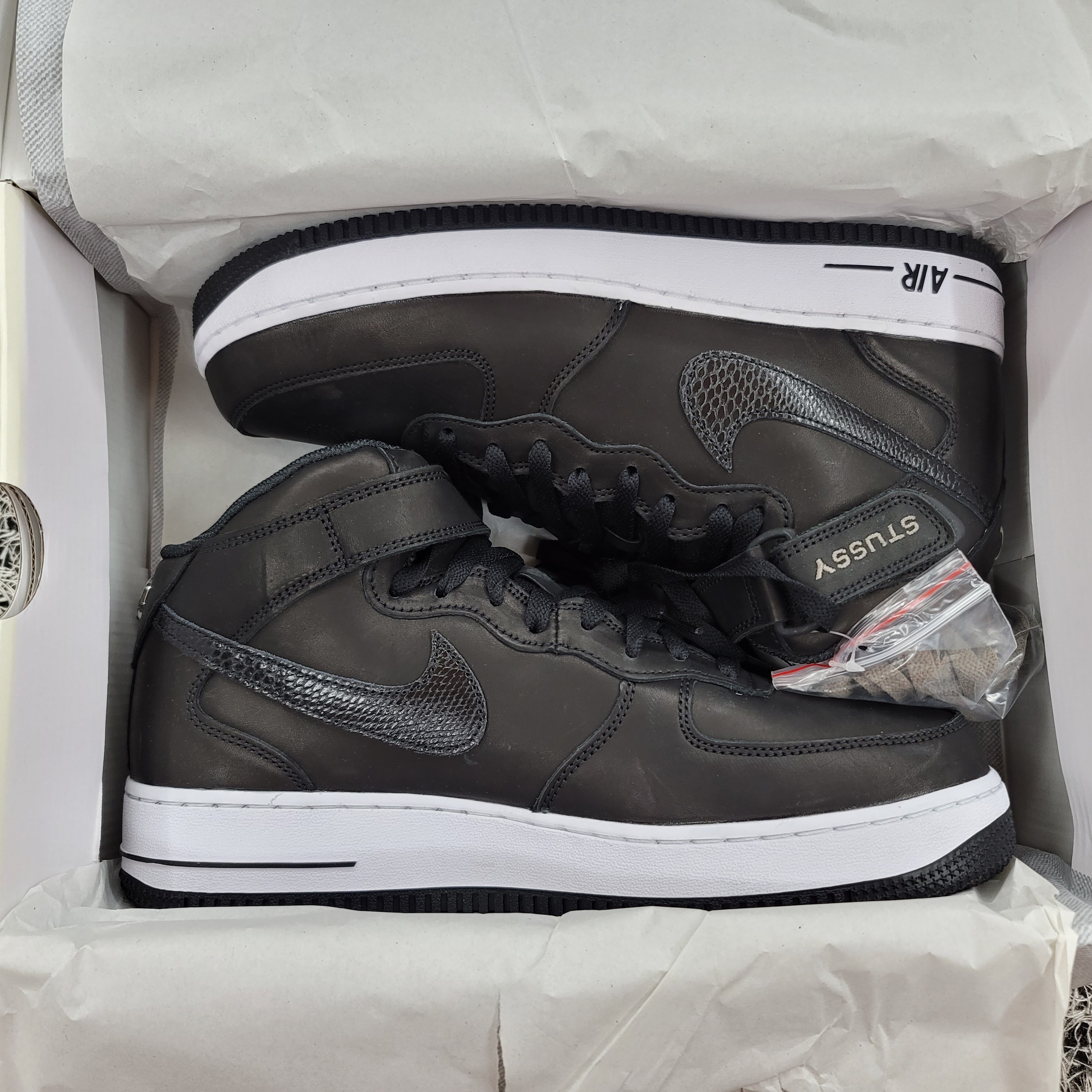 Nike x Stussy Air Force 1 '07 Mid SP Black 착용 스타일
