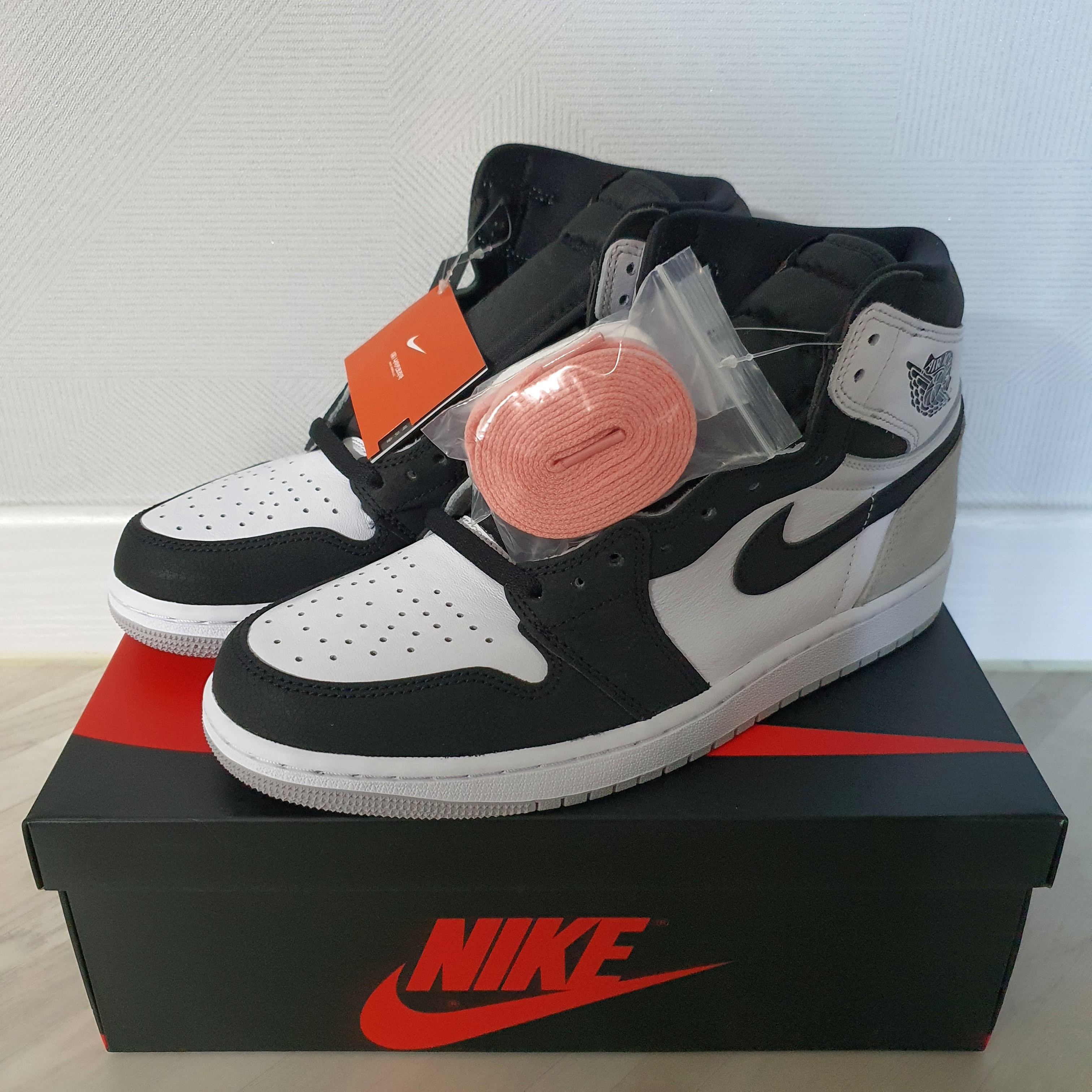 Jordan 1 Retro High OG Bleached Coral 착용 스타일