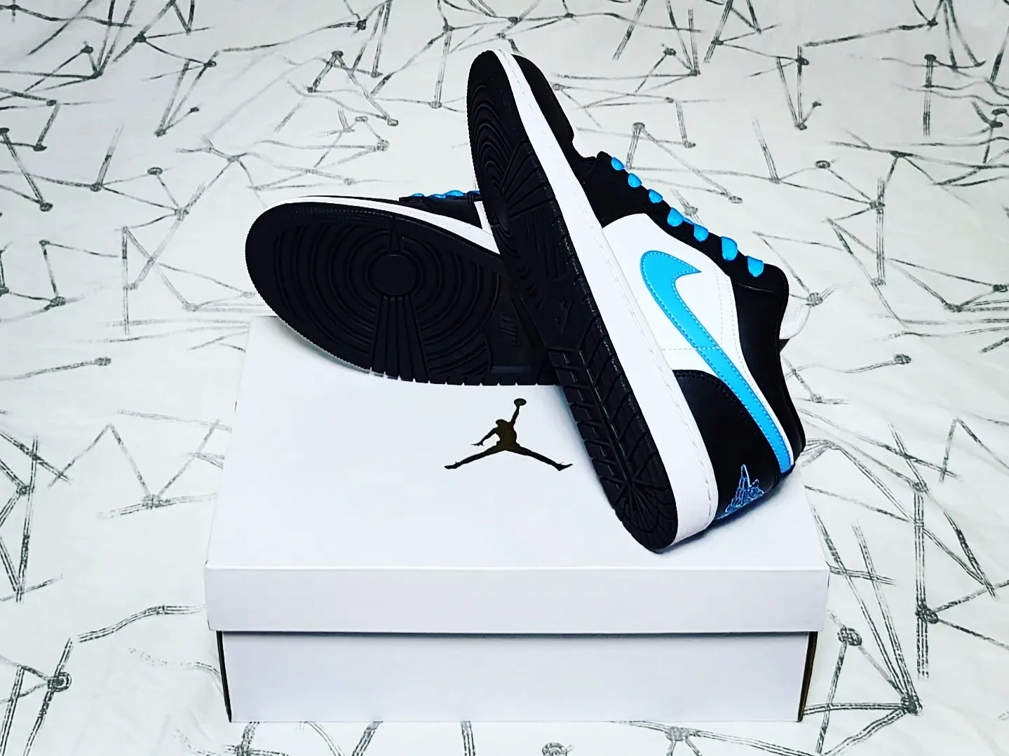 (W) Jordan 1 Low Black University Blue 착용 스타일 - 4