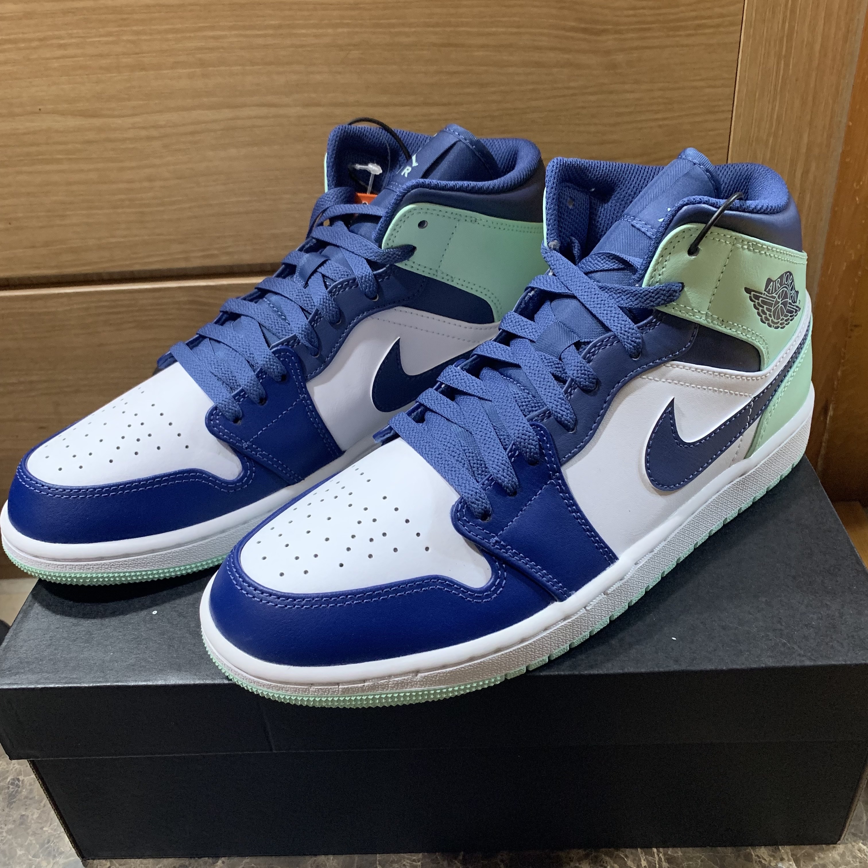 Jordan 1 Mid Blue Mint 착용 스타일