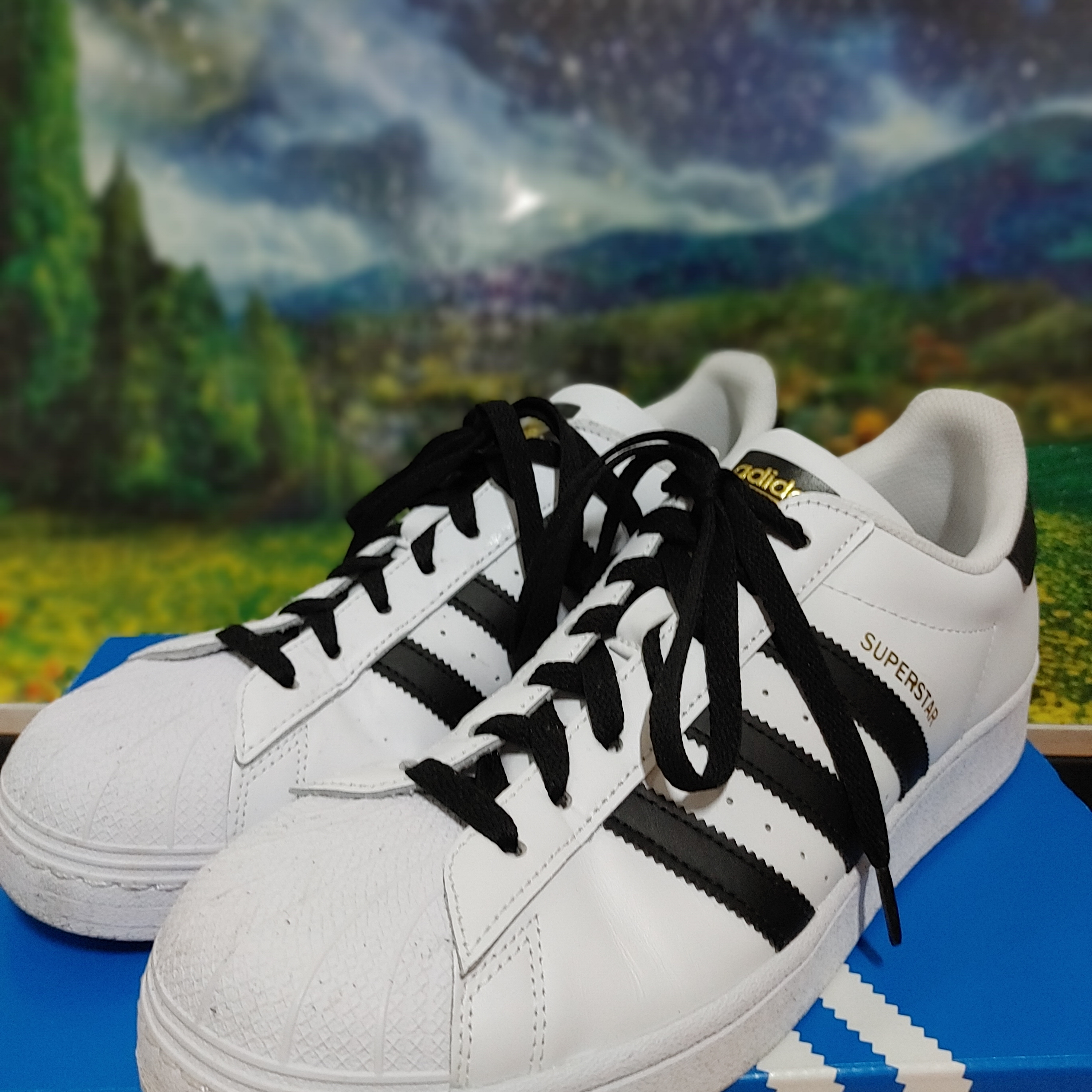 Adidas Superstar White Black 착용 스타일 - 1