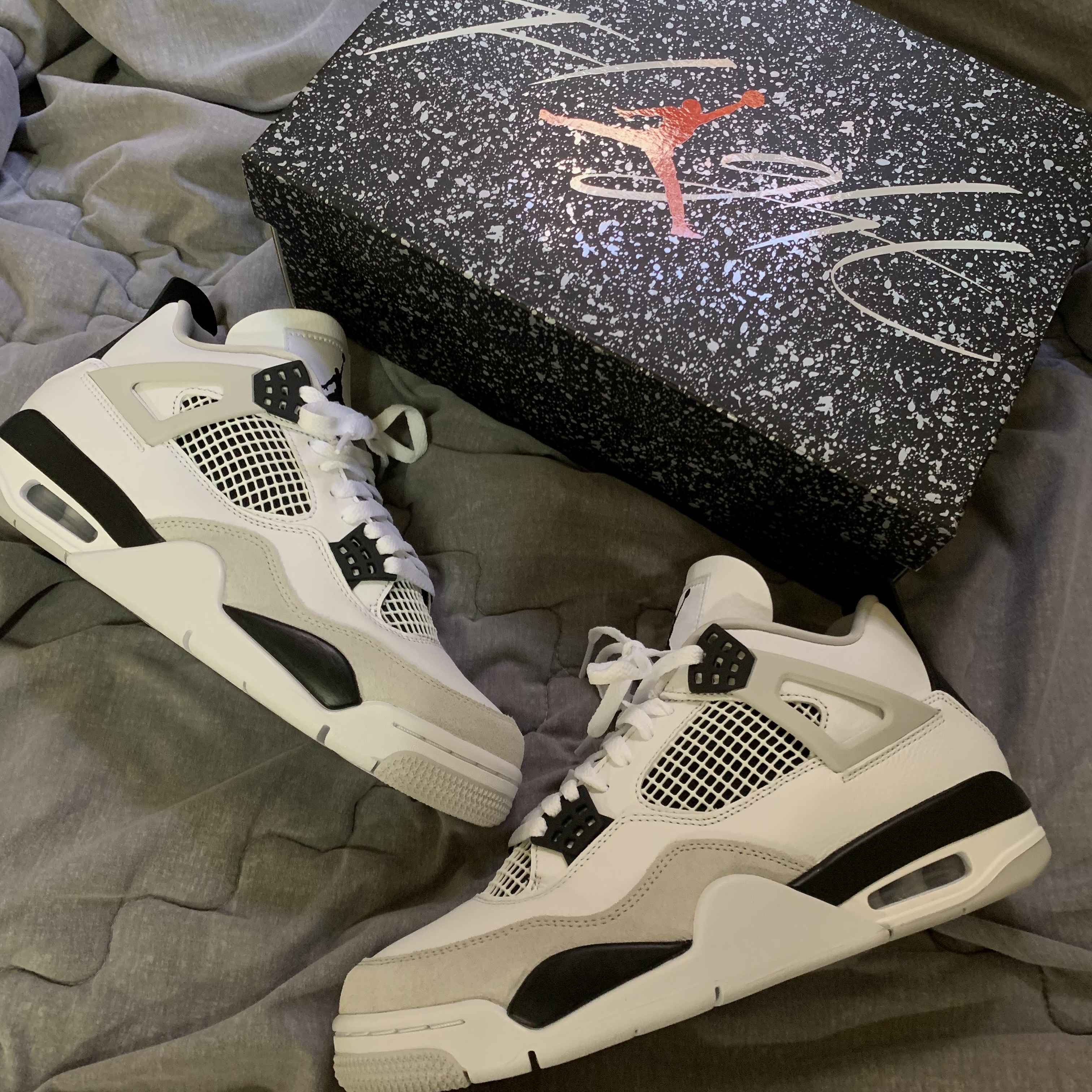 Jordan 4 Retro White and Black 착용 스타일