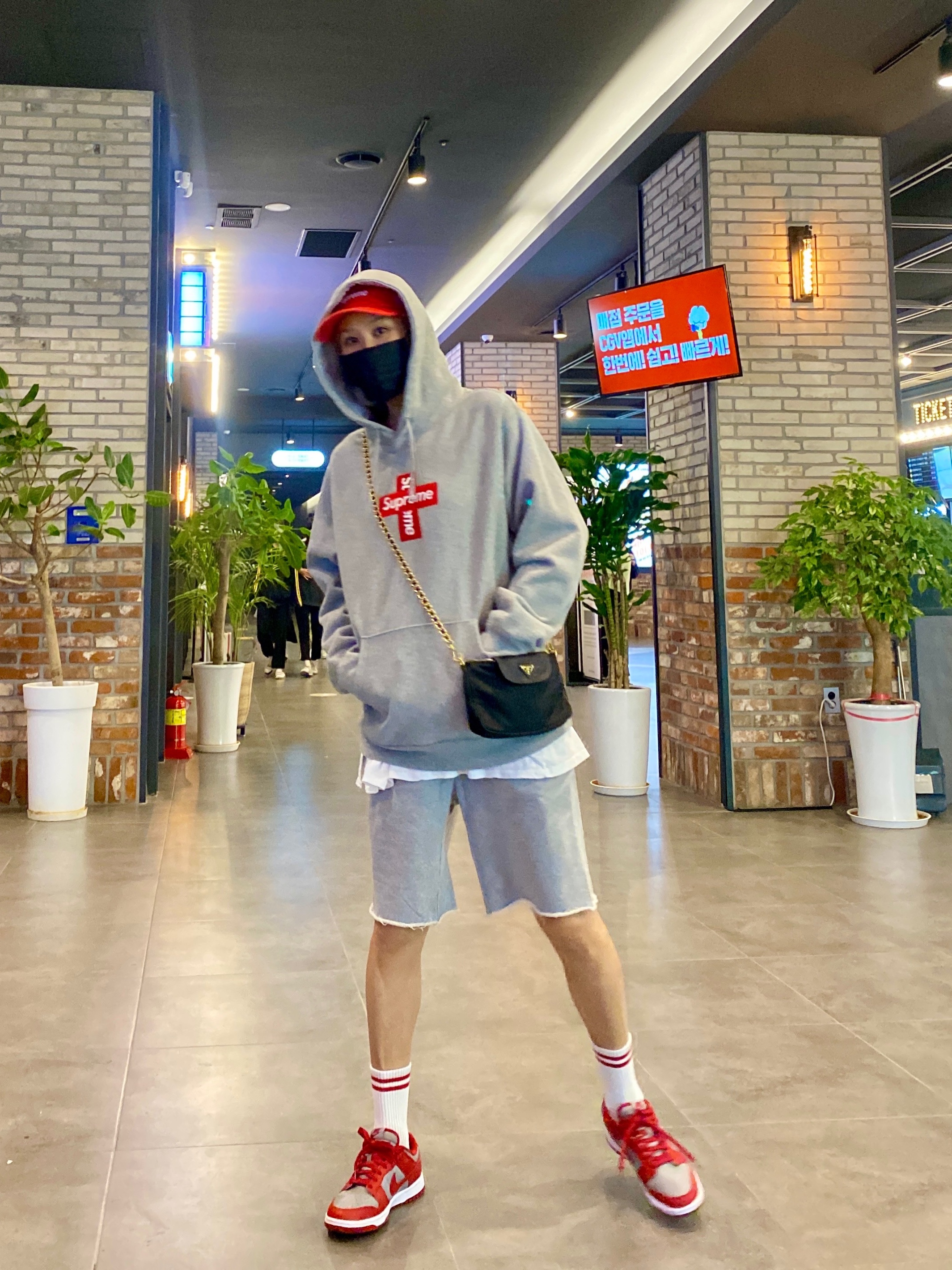 Nike Dunk Low Retro Medium Grey, Supreme Cross Box Logo Hooded Sweatshirt Heather Grey - 20FW 착용 스타일 - 1