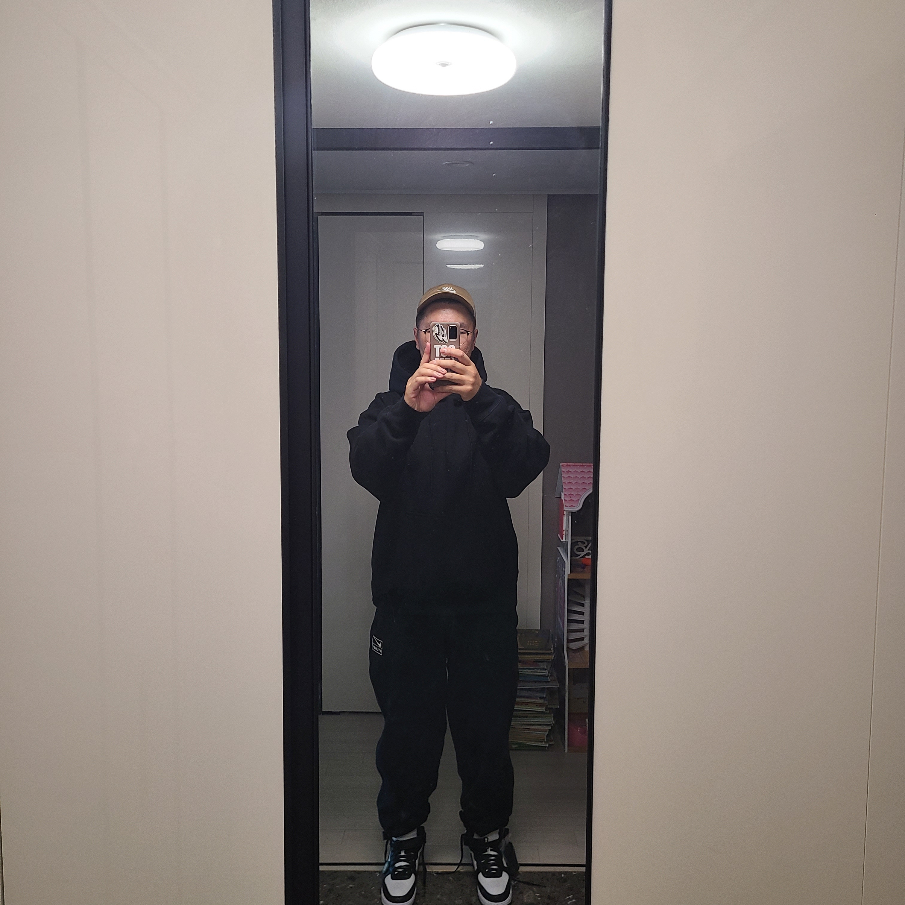 Nike x Stussy NRG RA Washed Pullover Hoodie Black (DN4028-010), Nike x Stussy NRG RA Washed Fleece Pants Black (DN4030-010) 착용 스타일 - 2