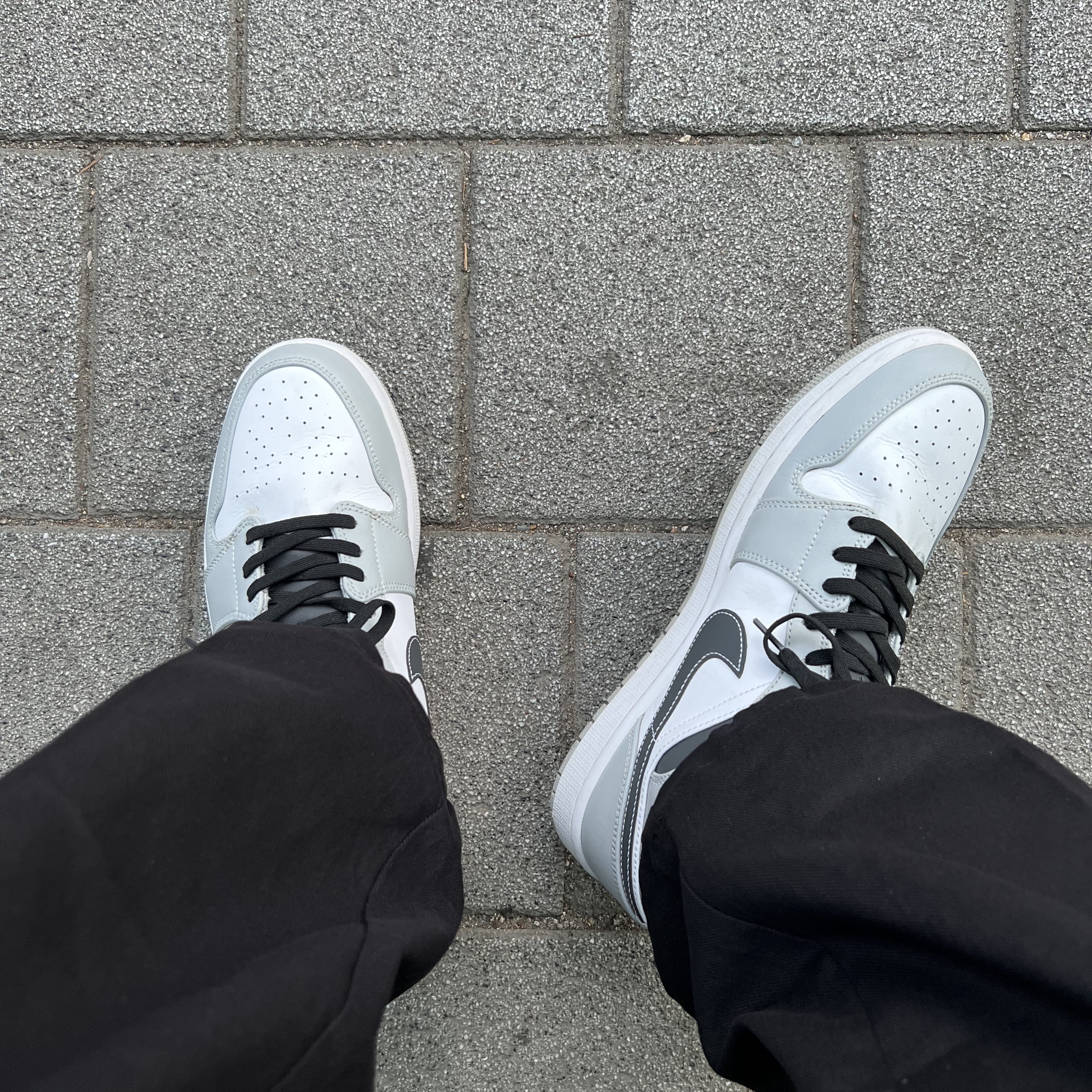 Jordan 1 Mid Light Smoke Grey Anthracite 착용 스타일