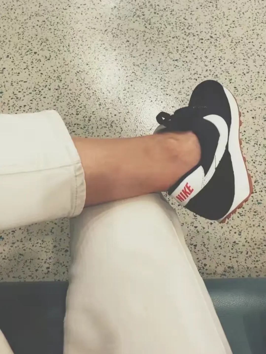 (W) Nike Daybreak Black White 착용 스타일