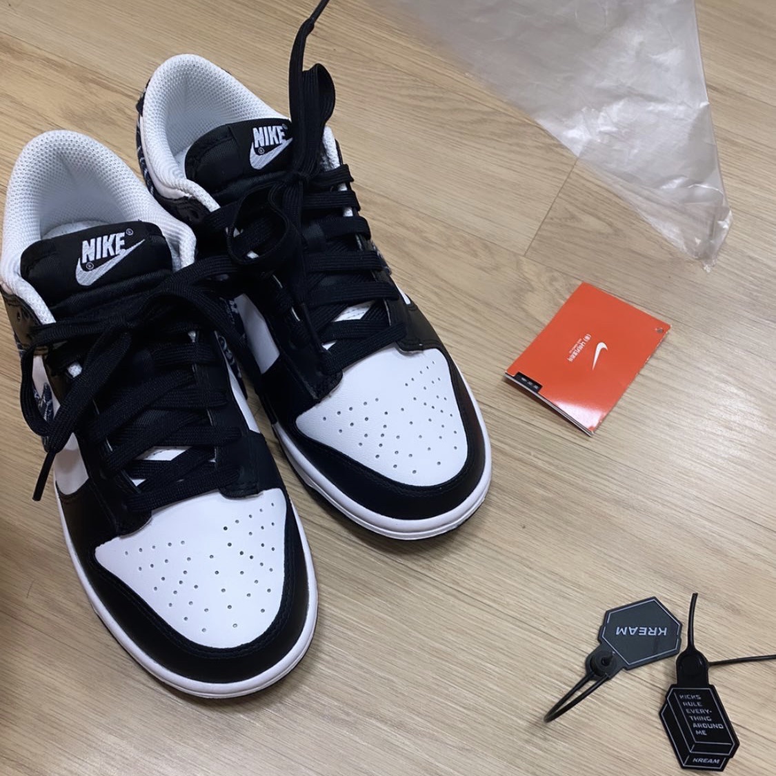 (W) Nike Dunk Low Essential Black Paisley 착용 스타일