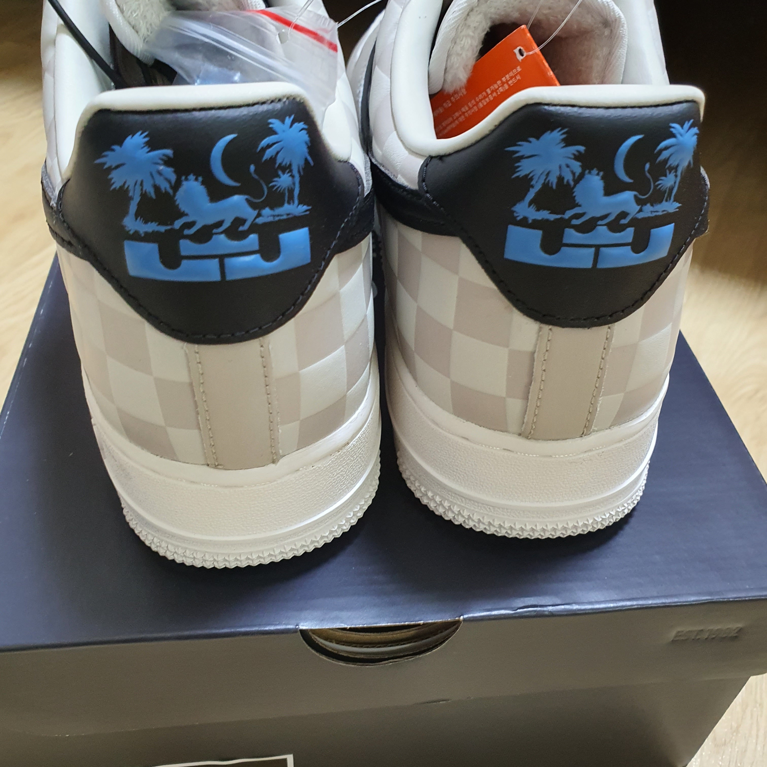 Nike Air Force 1 '07 QS LBJ 착용 스타일 - 2